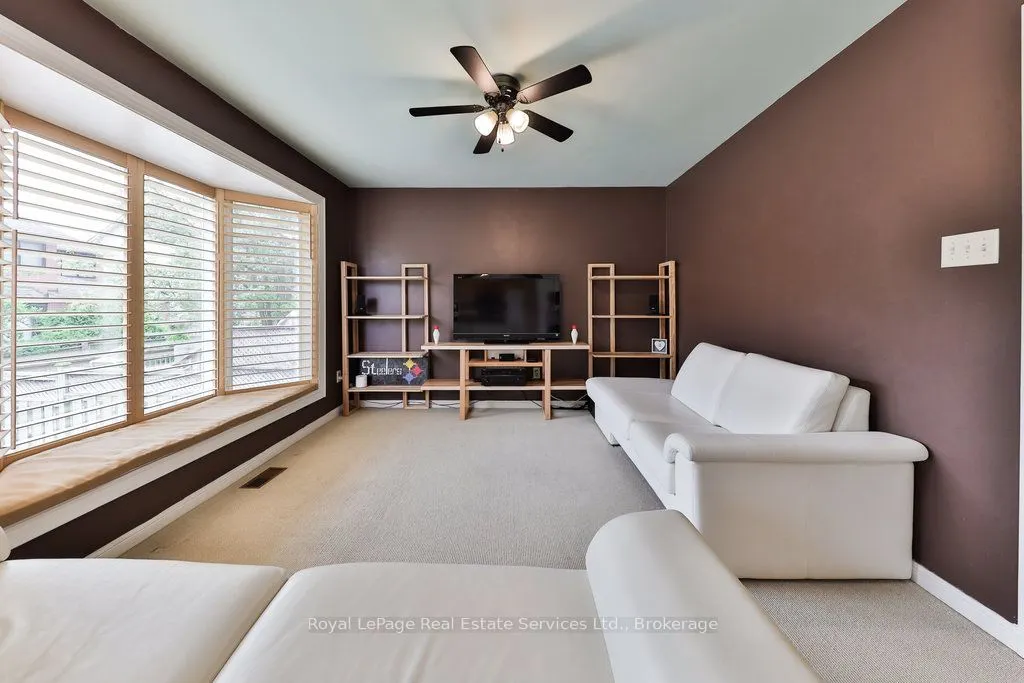 1332 Sagewood Crescent