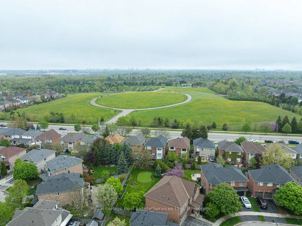 1332 Sagewood Crescent