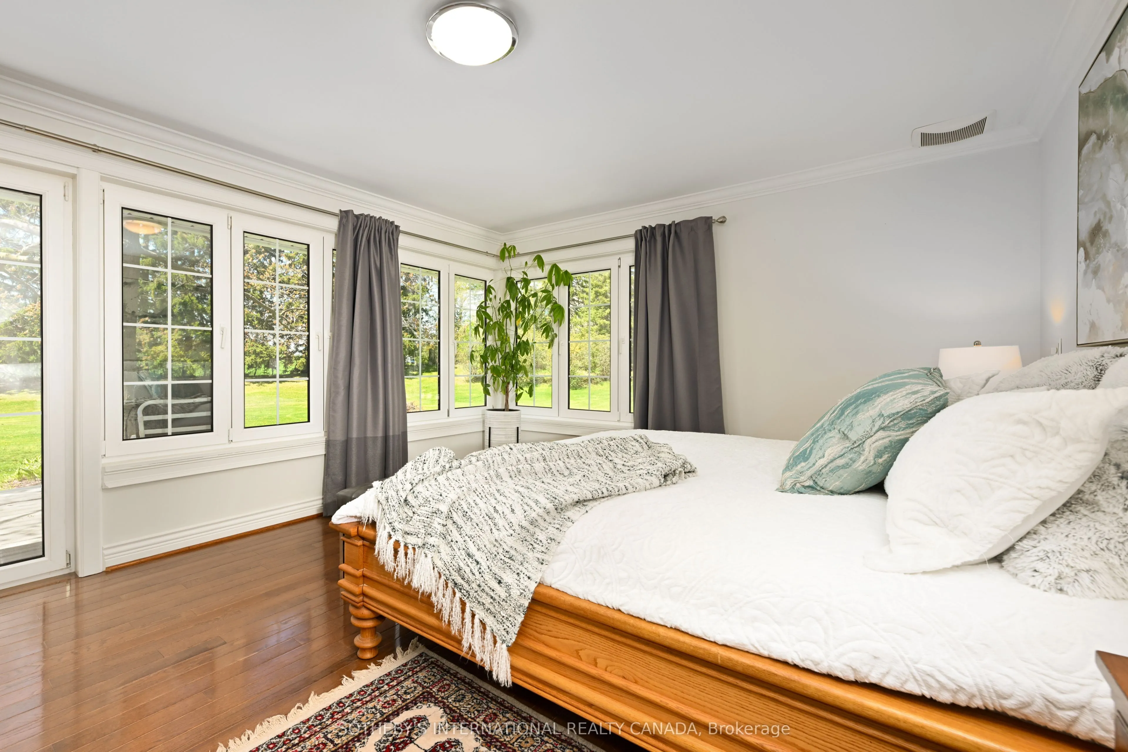 2501 1 Sideroad