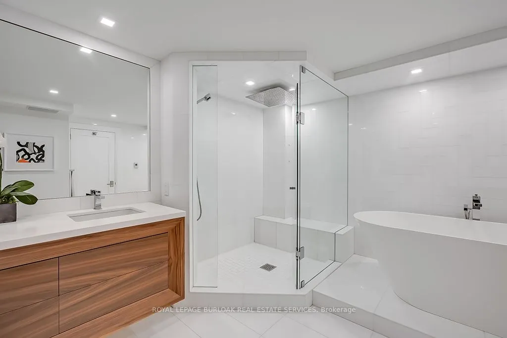 2190 Lakeshore Road, #605