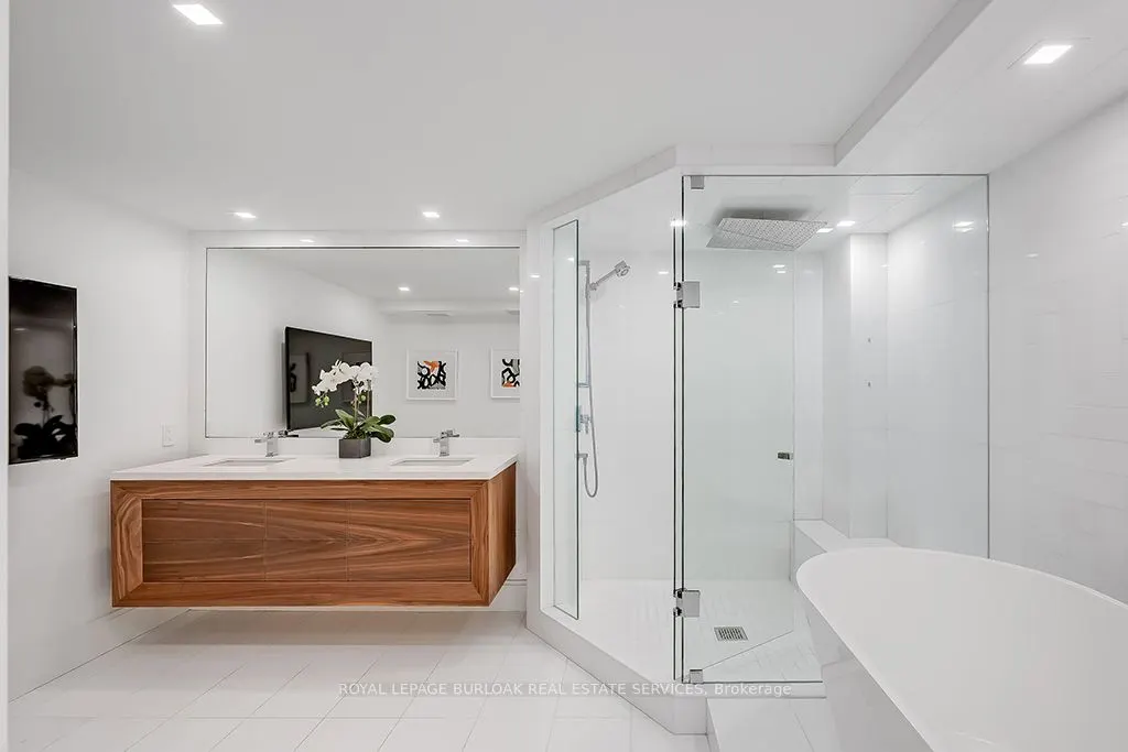 2190 Lakeshore Road, #605