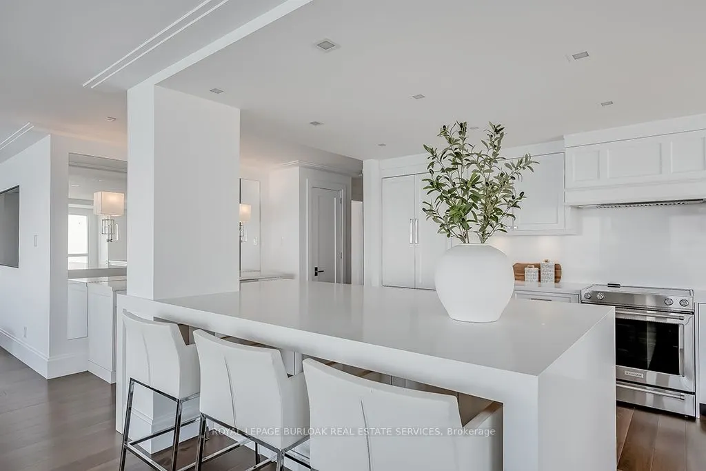 2190 Lakeshore Road, #605