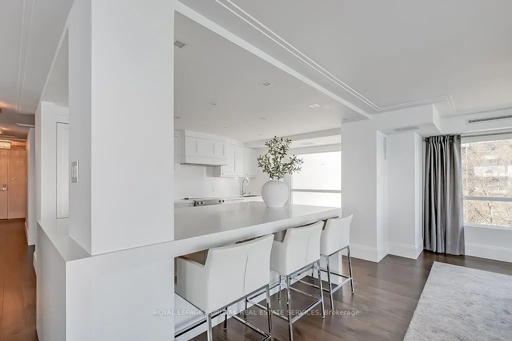 2190 Lakeshore Road, #605