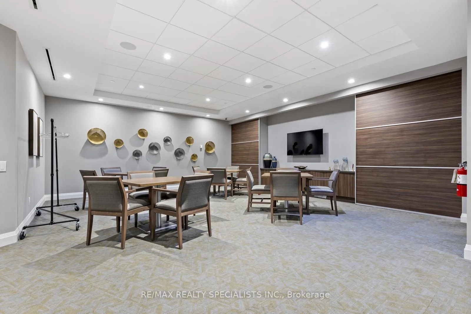 1800 The Collegeway, #204