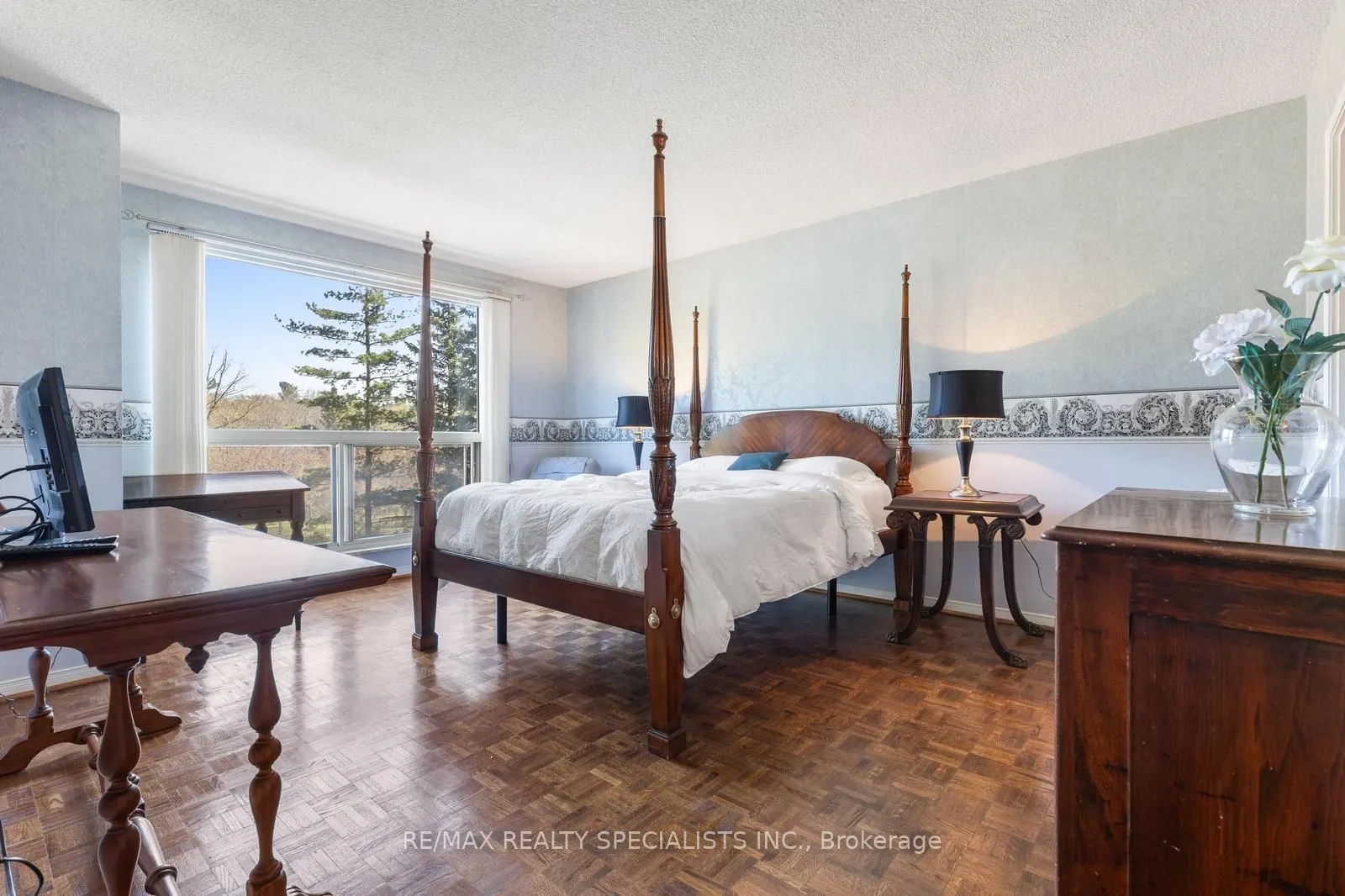 1800 The Collegeway, #204