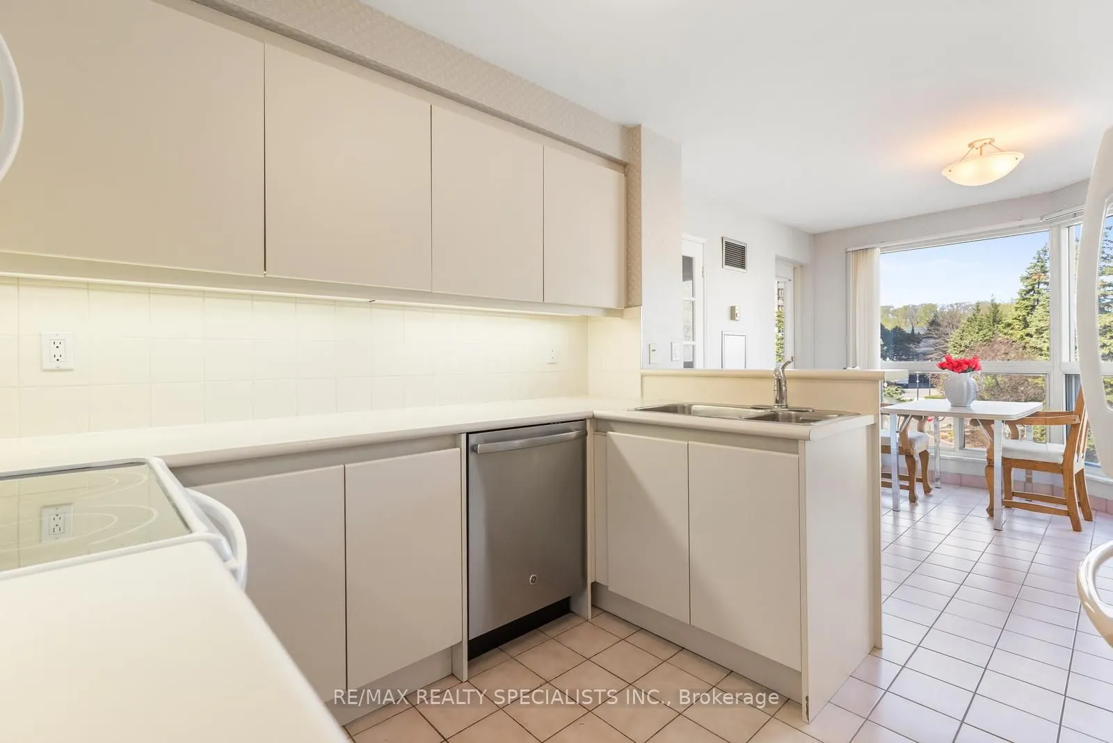 1800 The Collegeway, #204