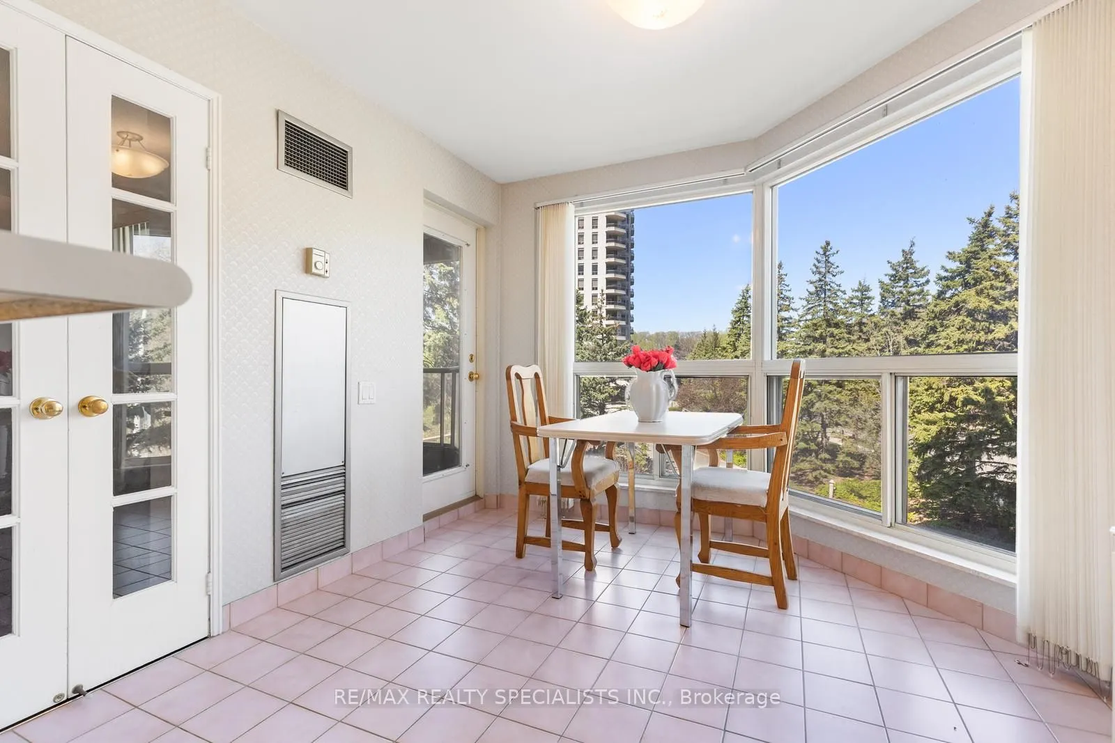 1800 The Collegeway, #204