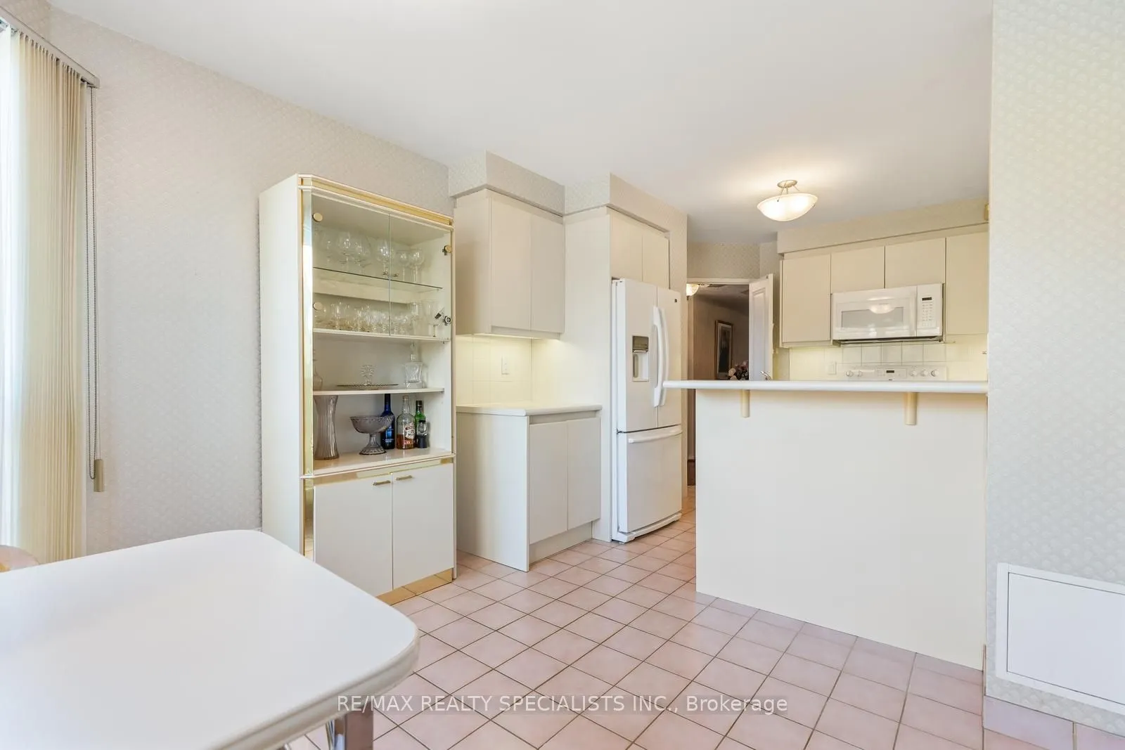 1800 The Collegeway, #204