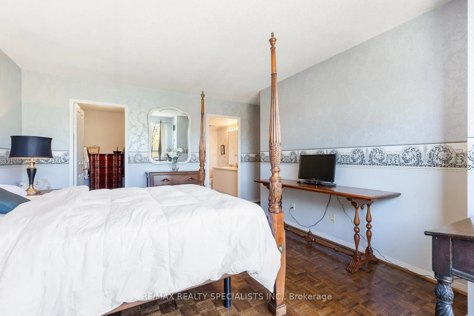 1800 The Collegeway, #204