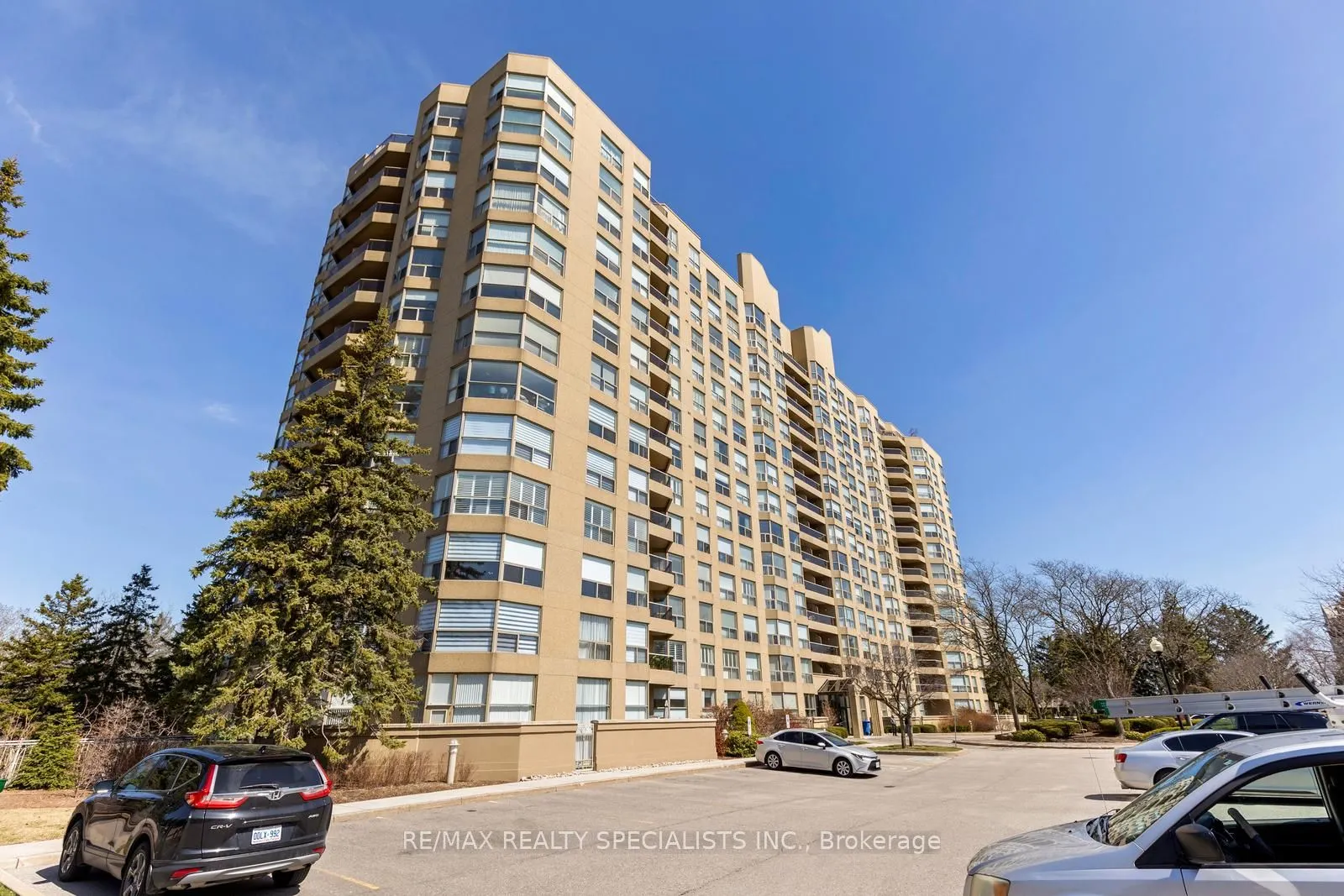1800 The Collegeway, #204