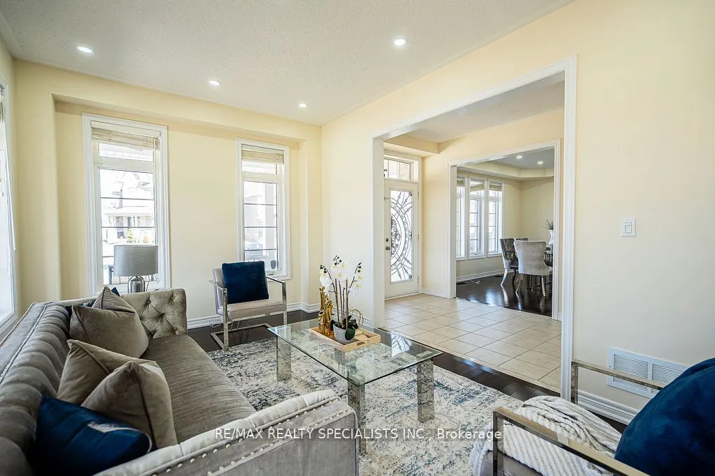 49 Squire Ellis Drive