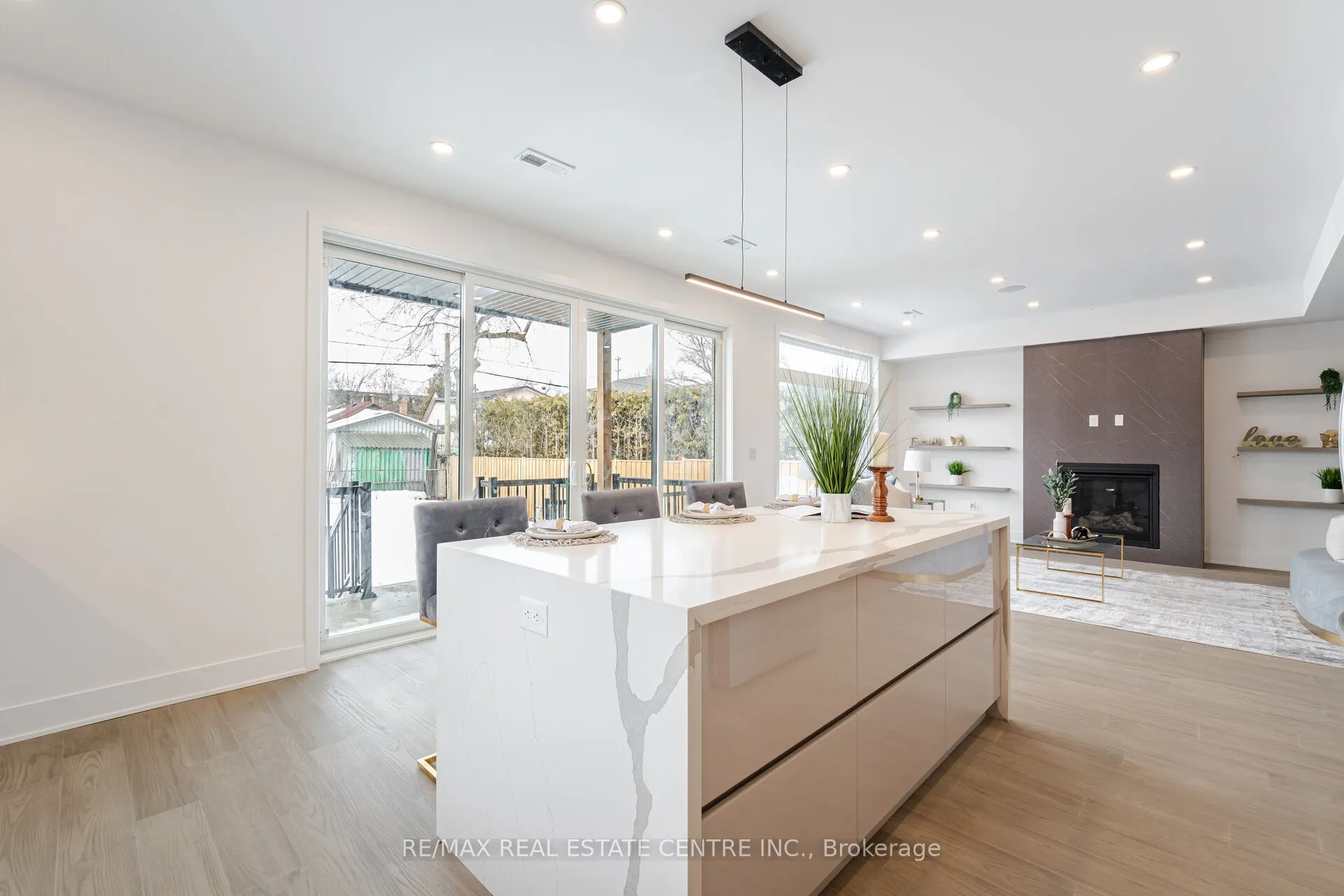 404 Melrose Street