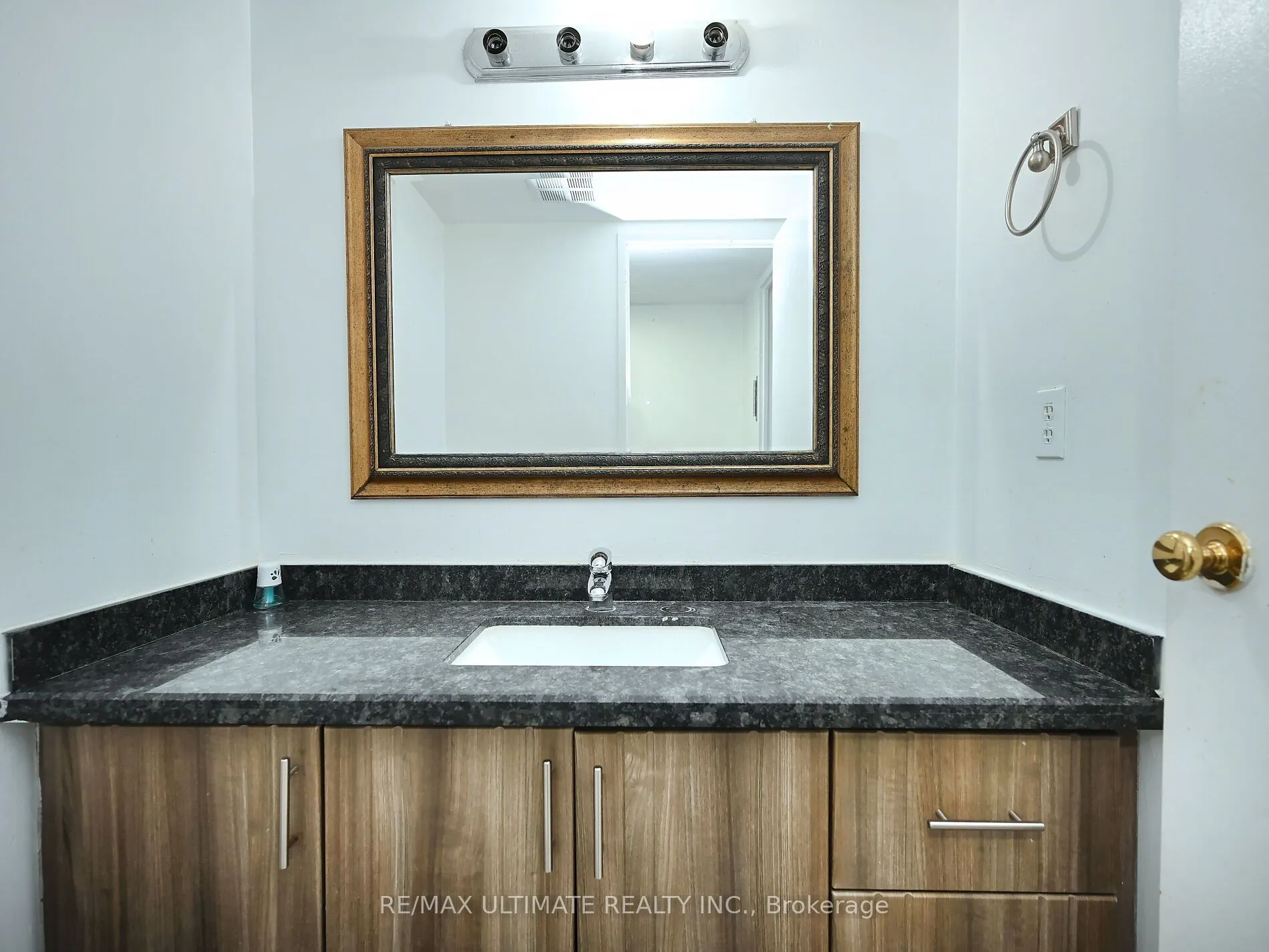 3700 Kaneff Crescent #2101