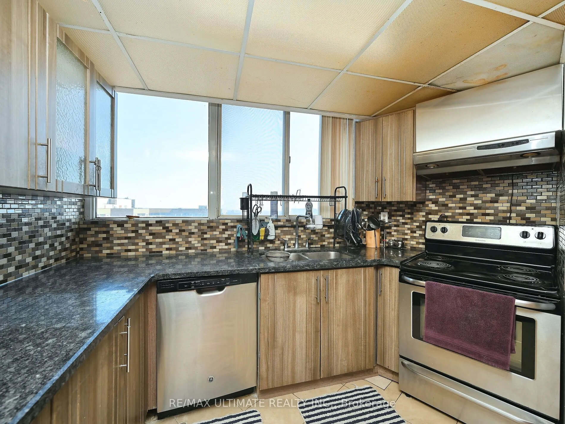 3700 Kaneff Crescent #2101