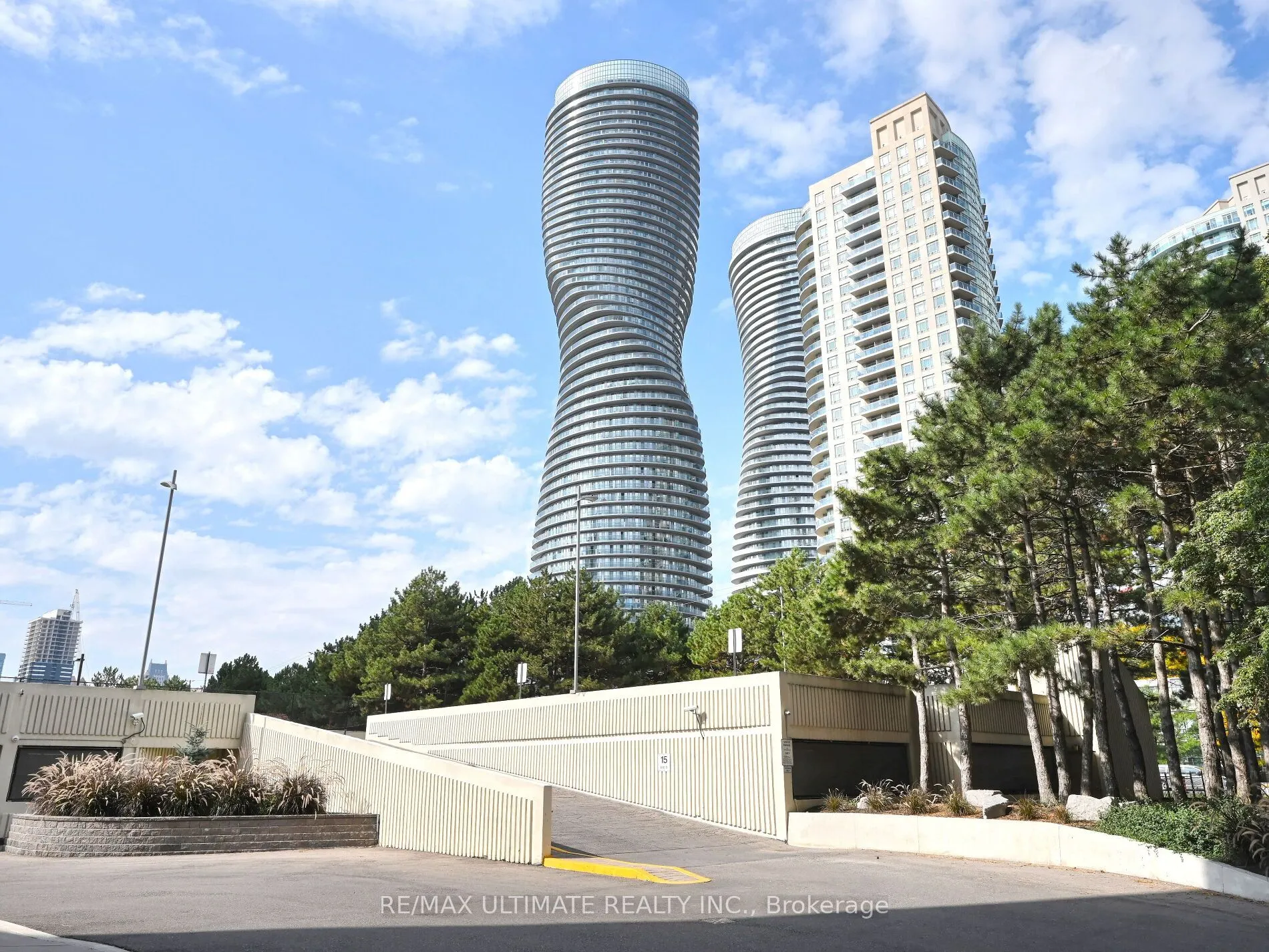3700 Kaneff Crescent #2101