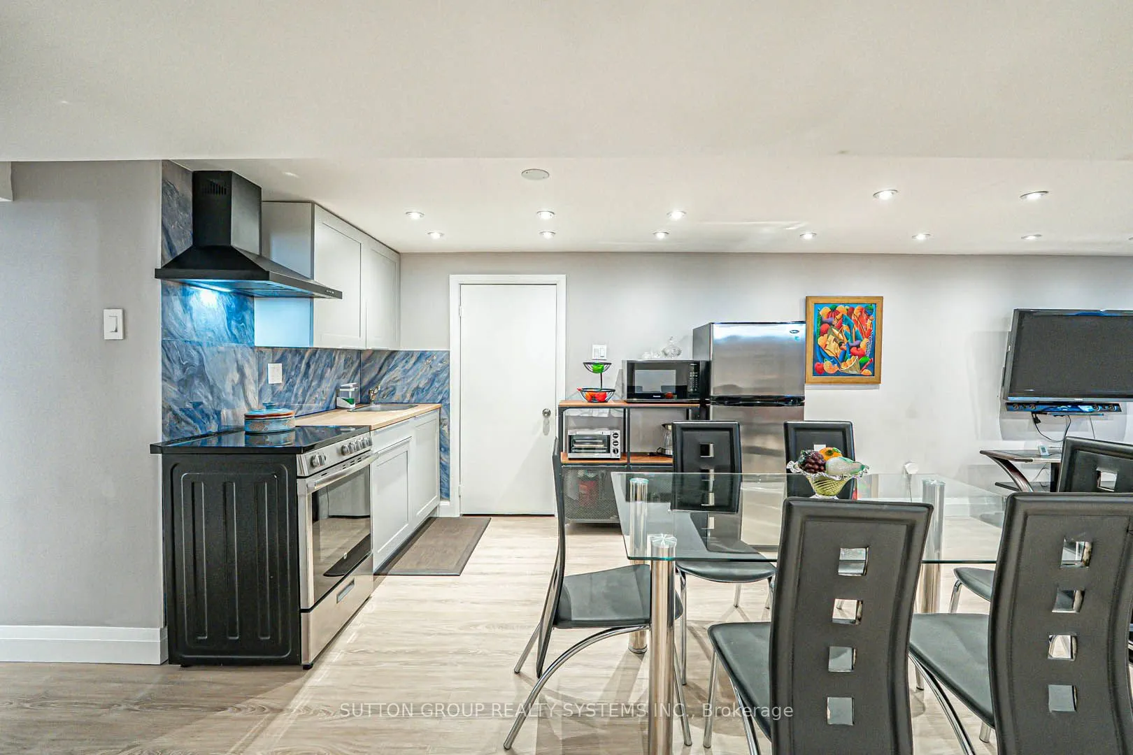 366 Renforth Drive