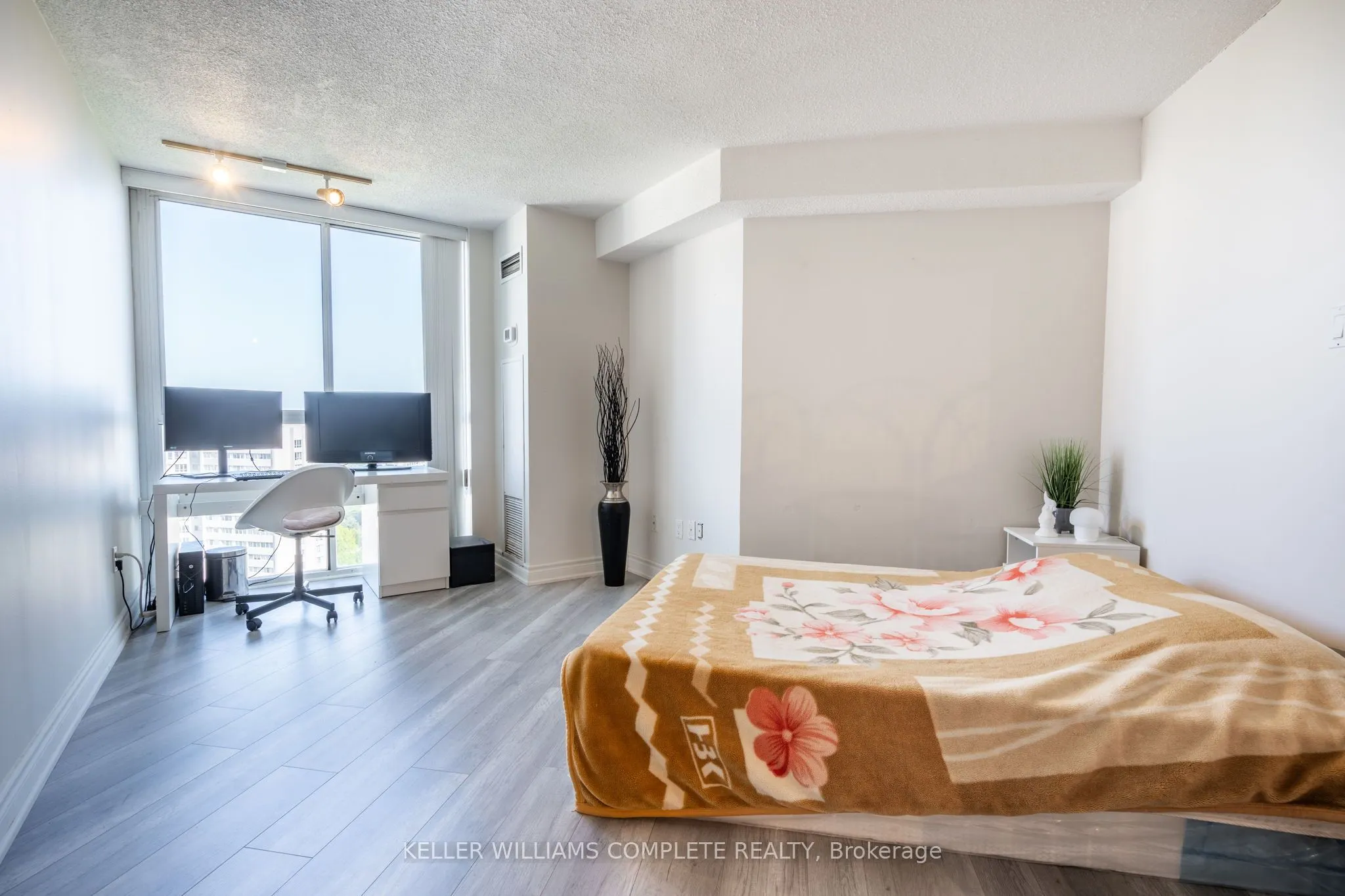 3650 Kaneff Crescent, #2302