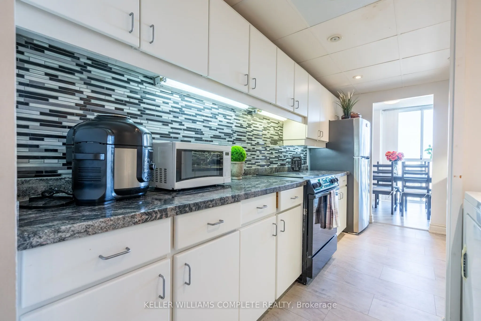 3650 Kaneff Crescent, #2302