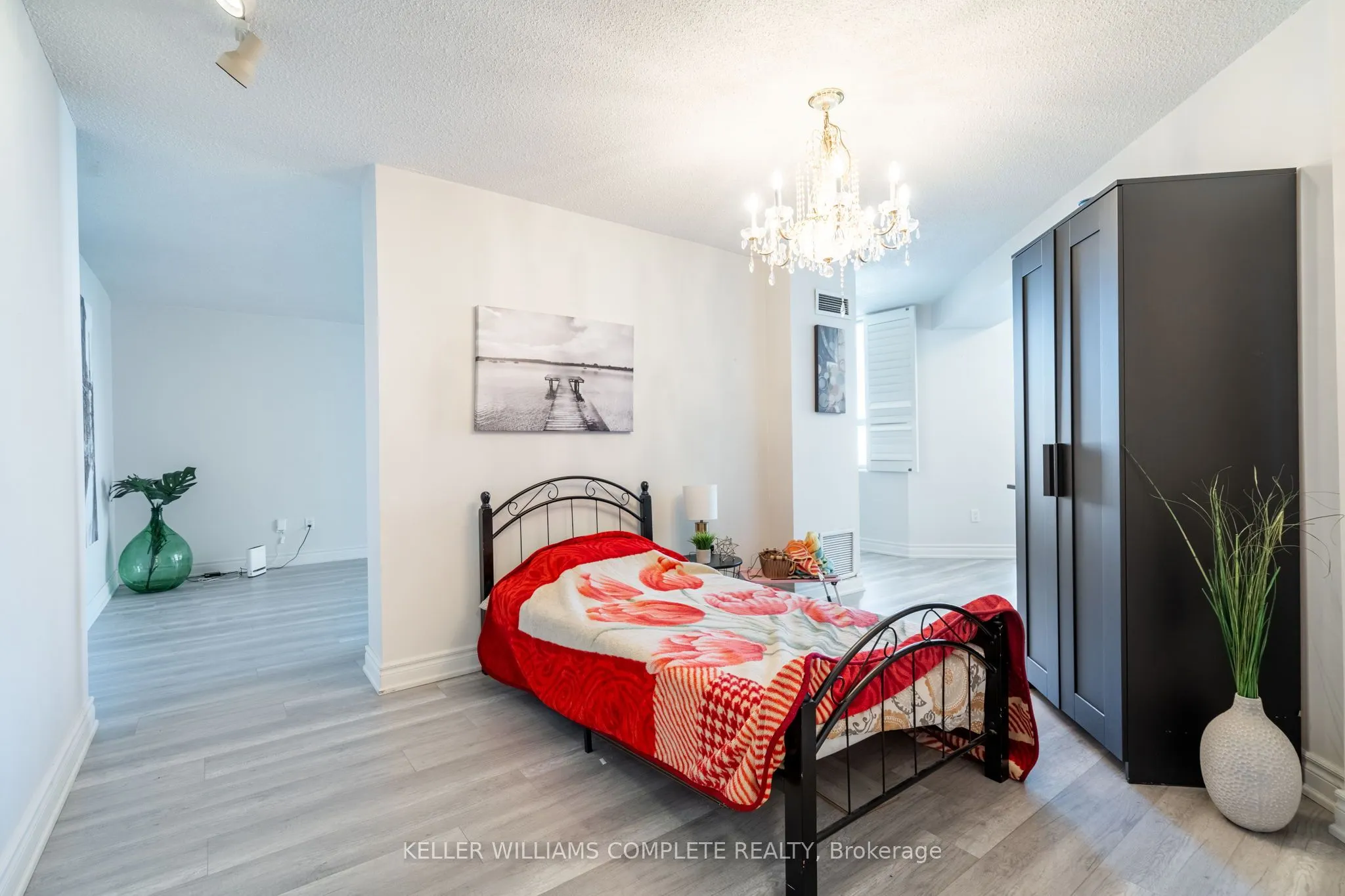 3650 Kaneff Crescent, #2302