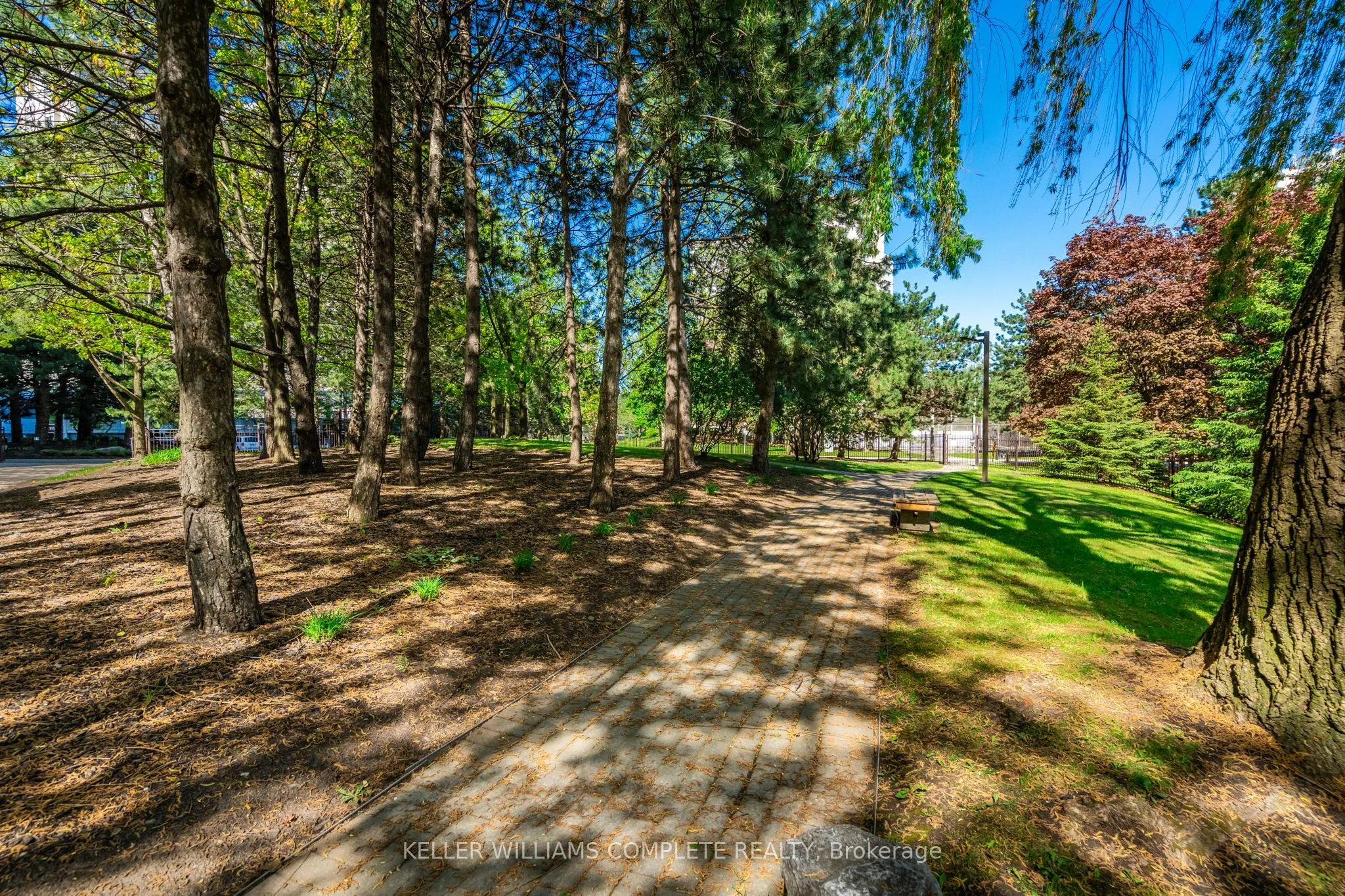 3650 Kaneff Crescent, #2302