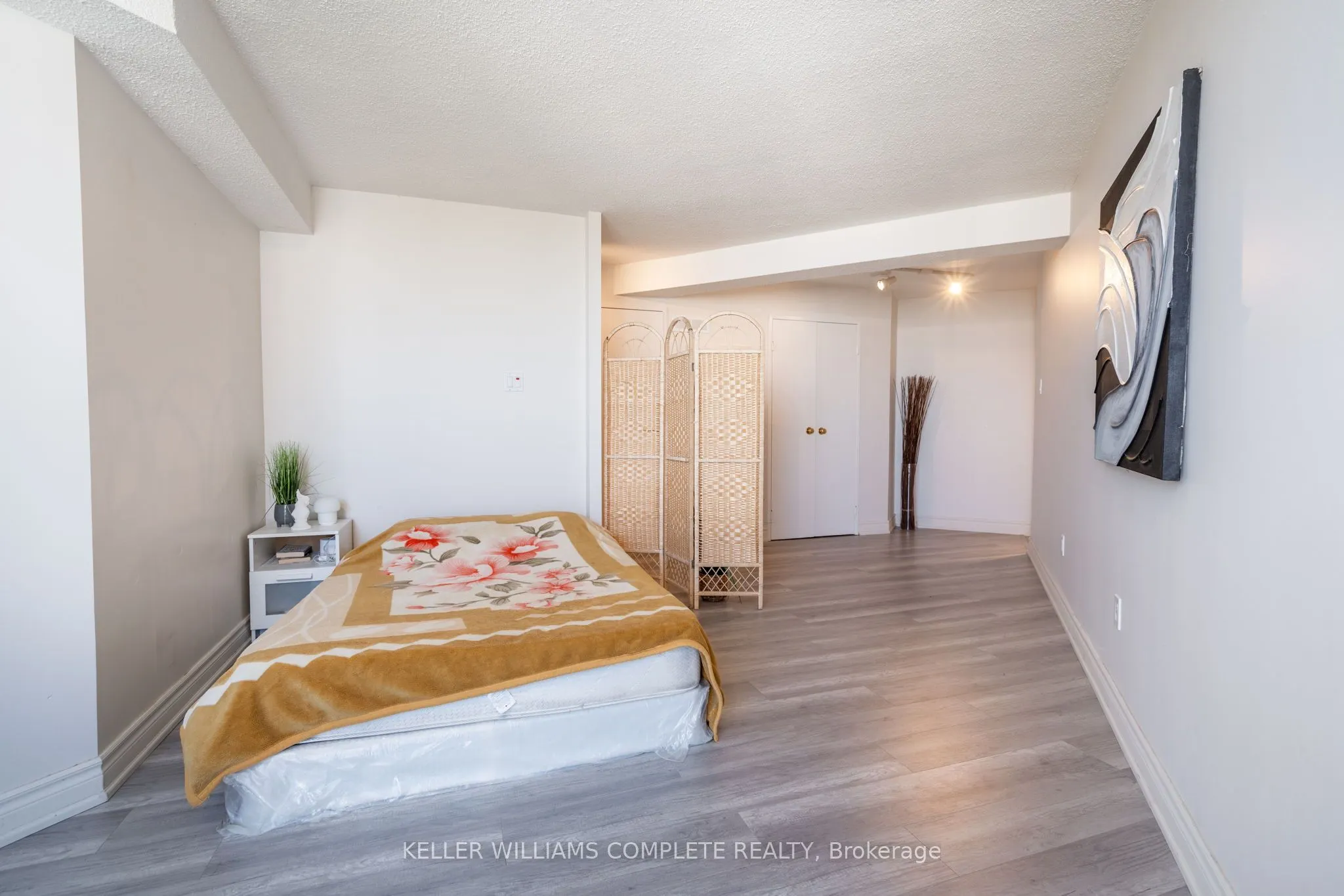 3650 Kaneff Crescent, #2302