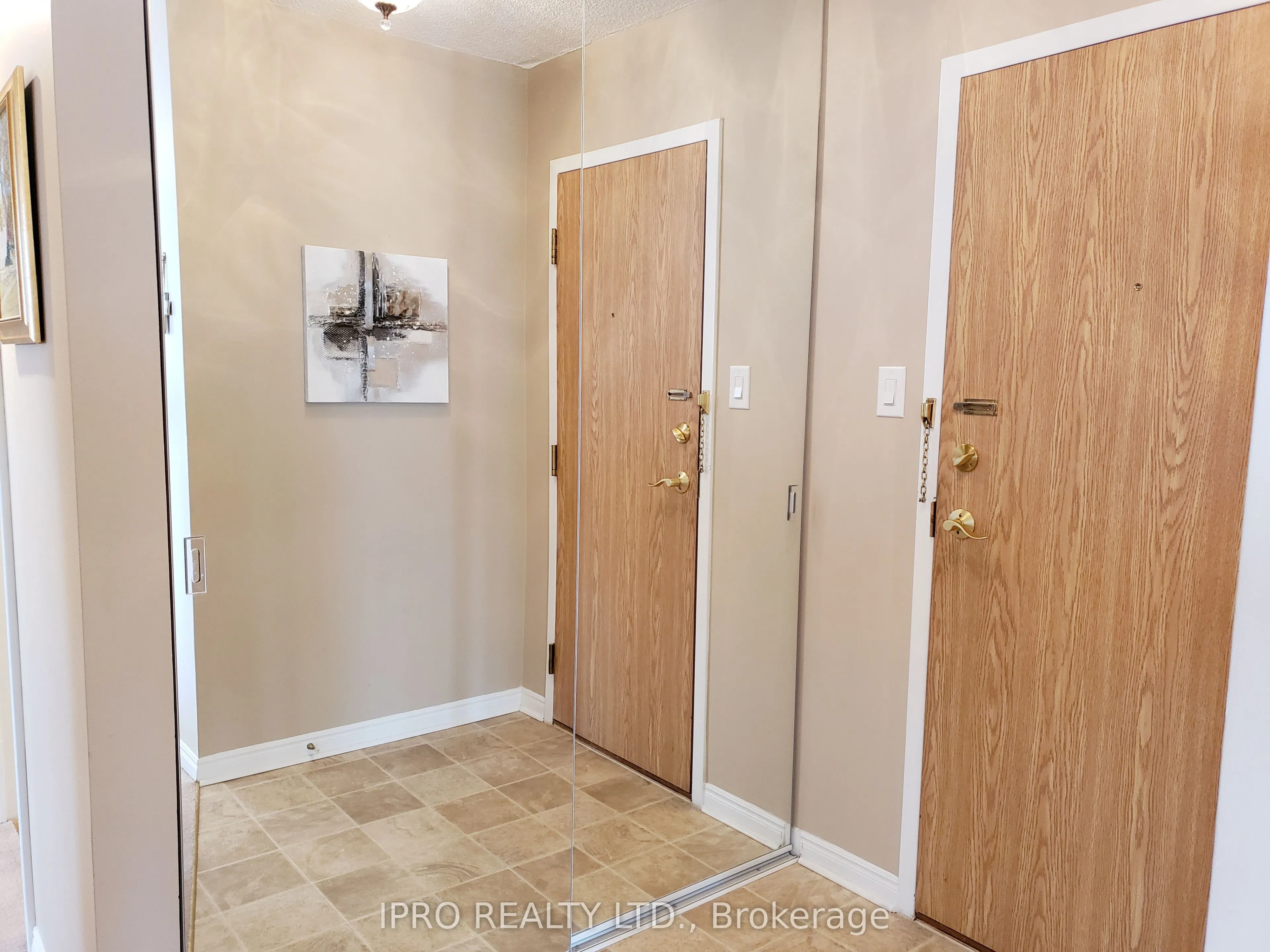 1360 Rathburn Road E, #808