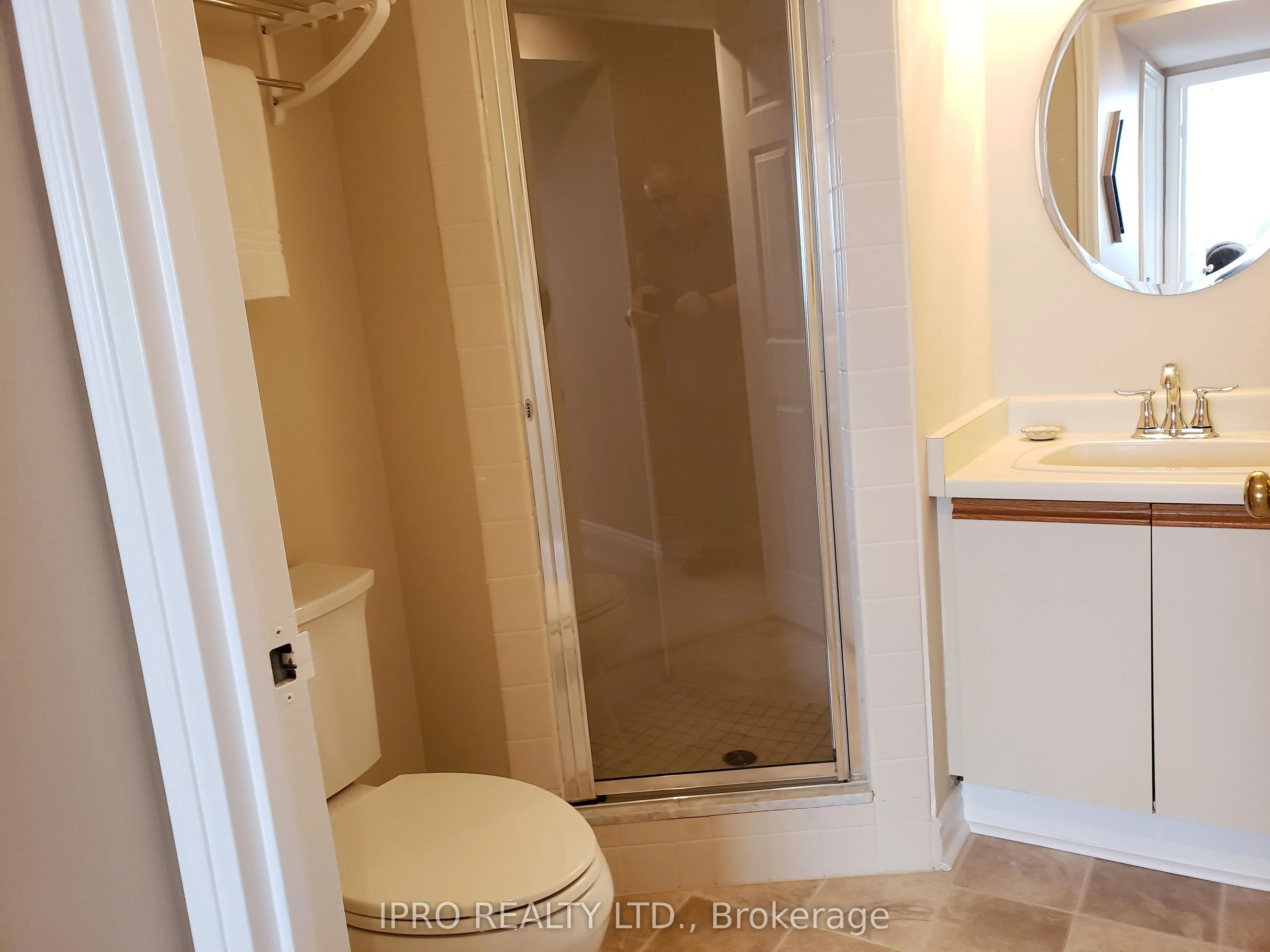 1360 Rathburn Road E, #808