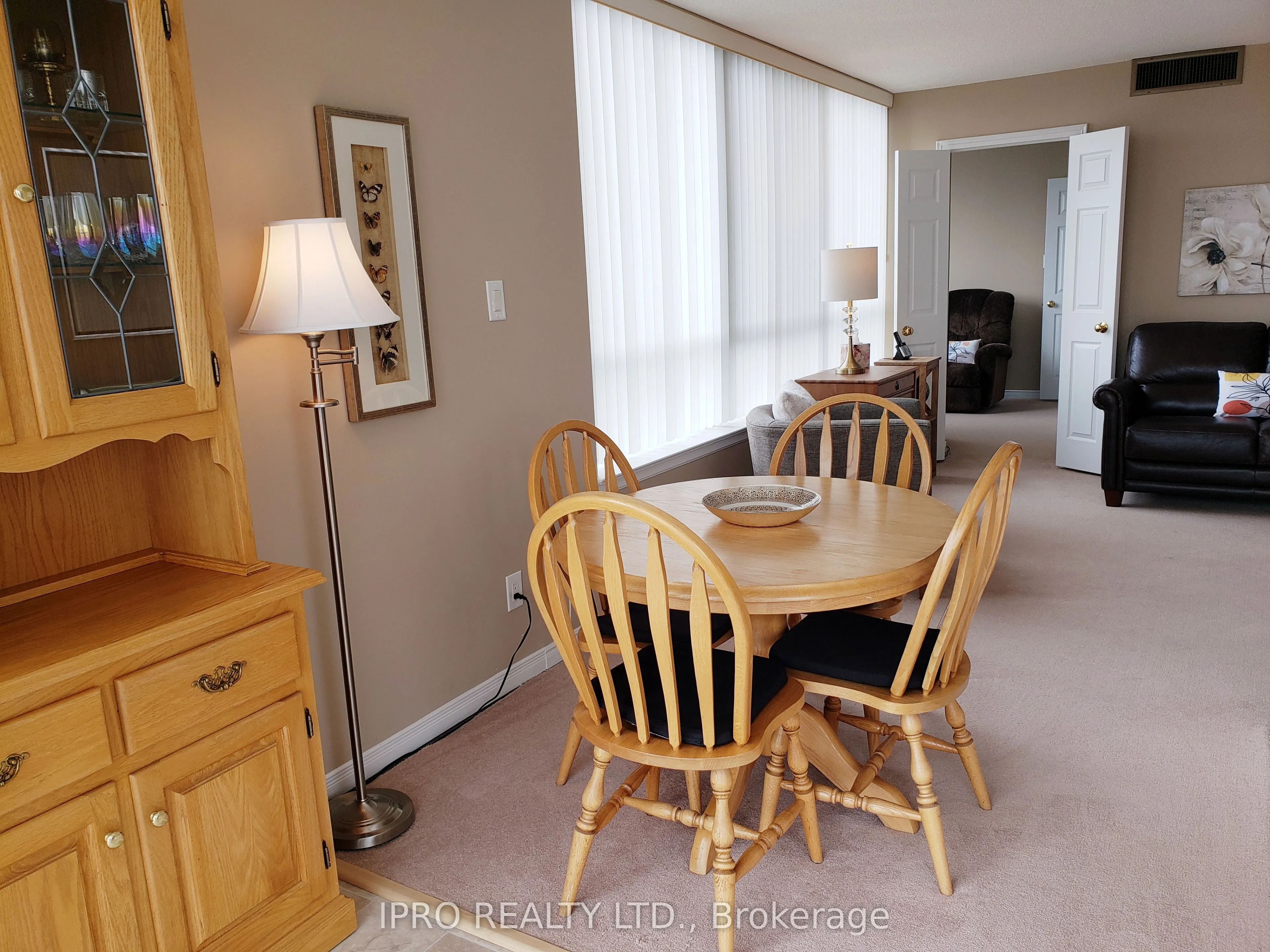 1360 Rathburn Road E, #808
