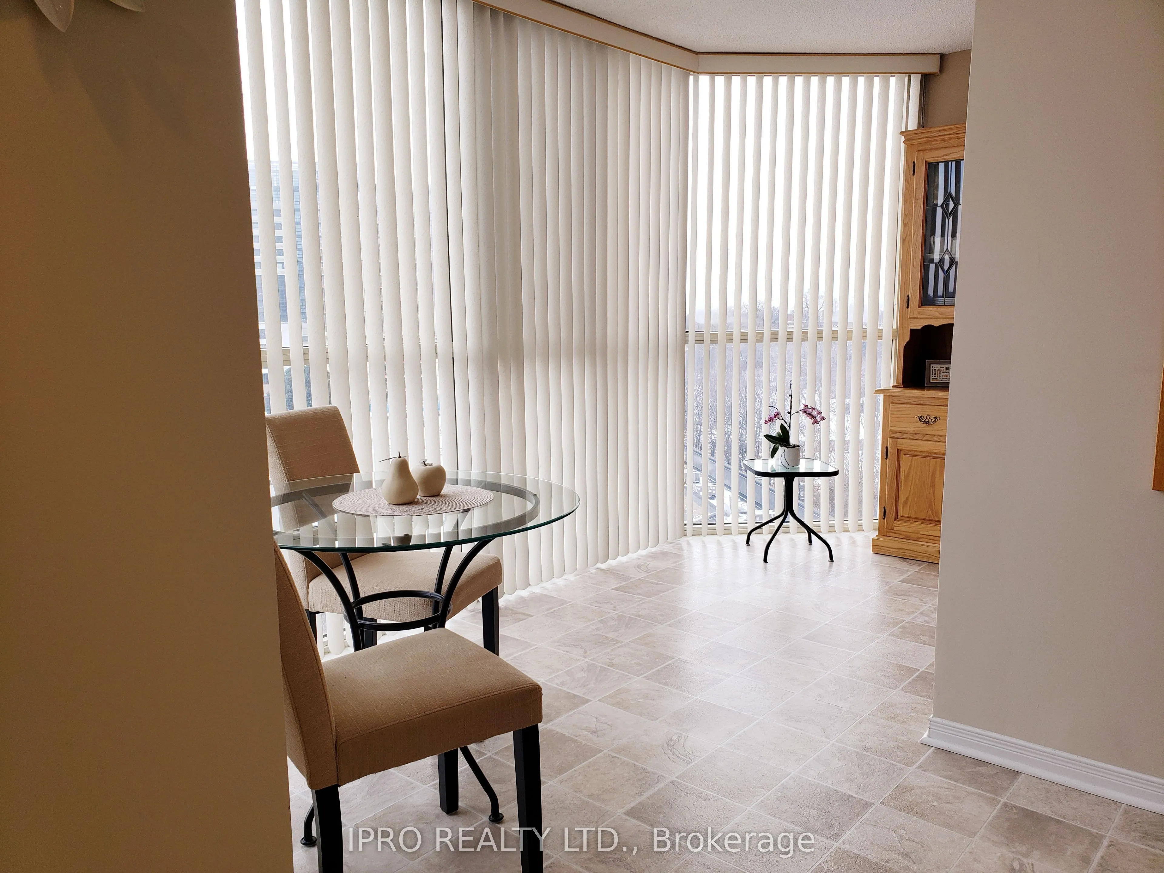 1360 Rathburn Road E, #808