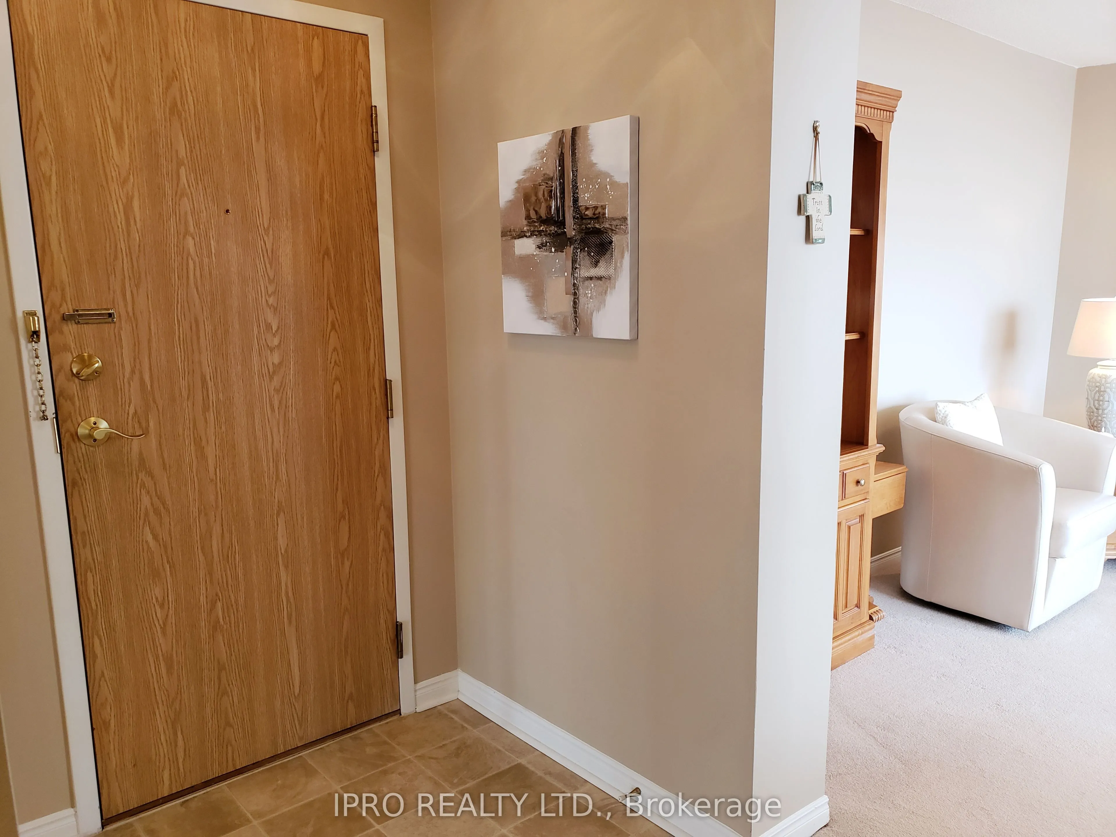 1360 Rathburn Road E, #808