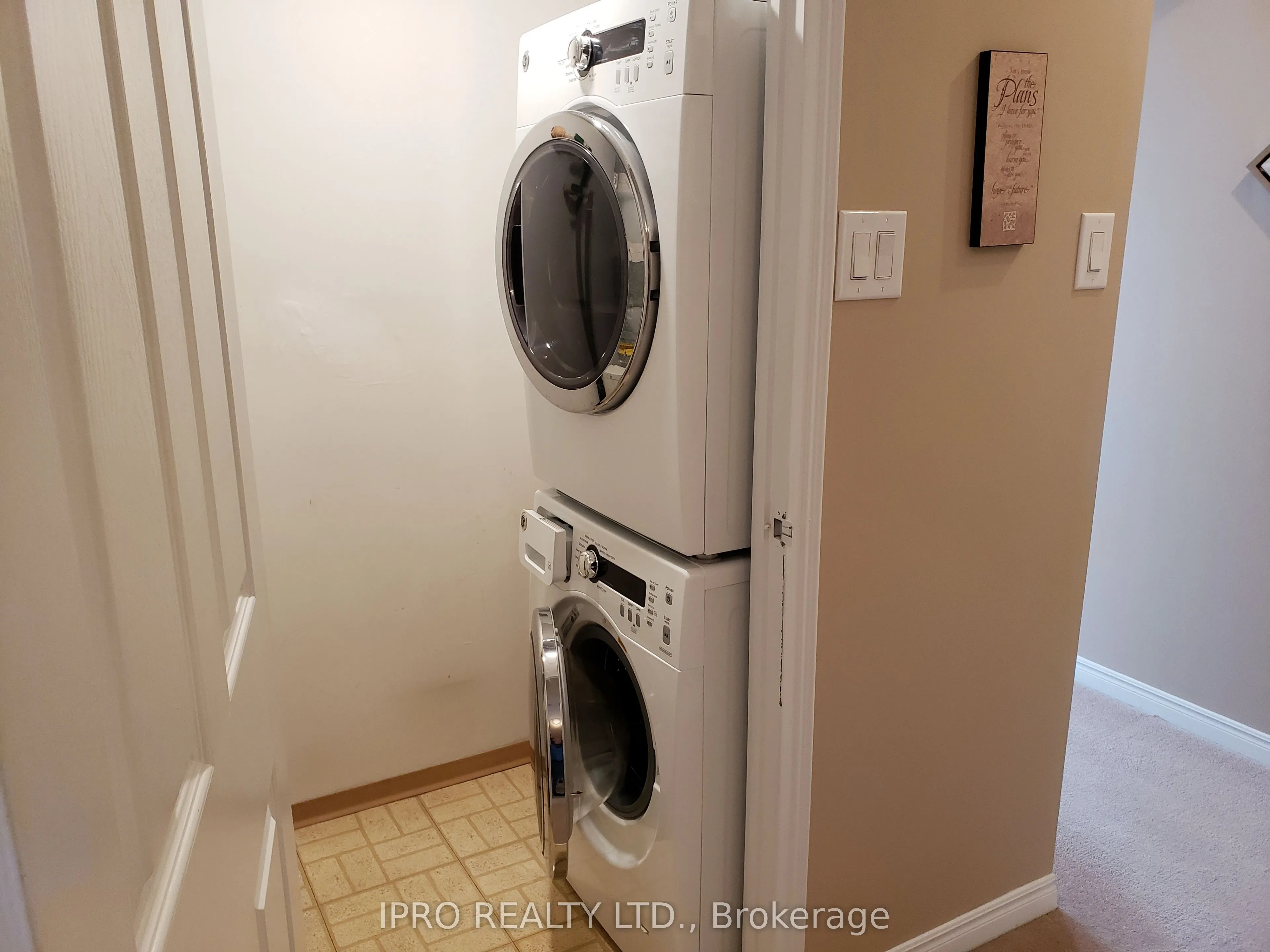 1360 Rathburn Road E, #808