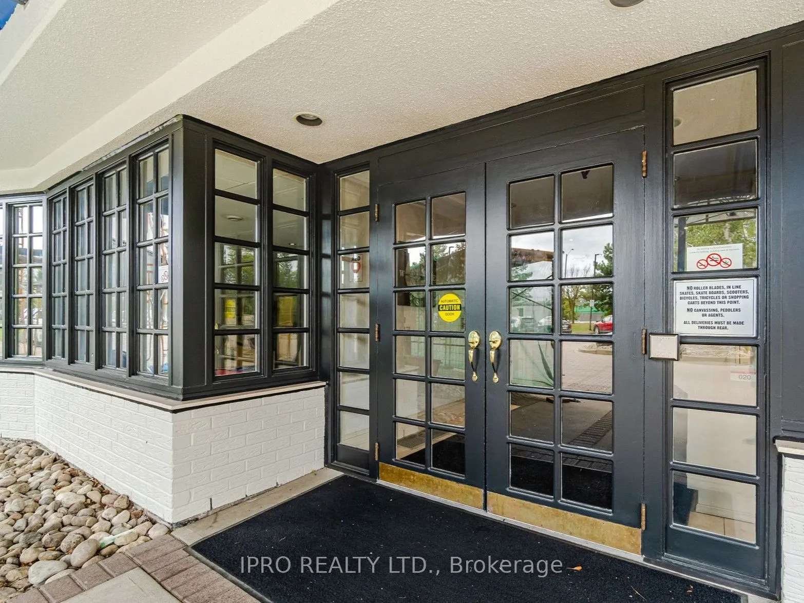 1360 Rathburn Road E, #808