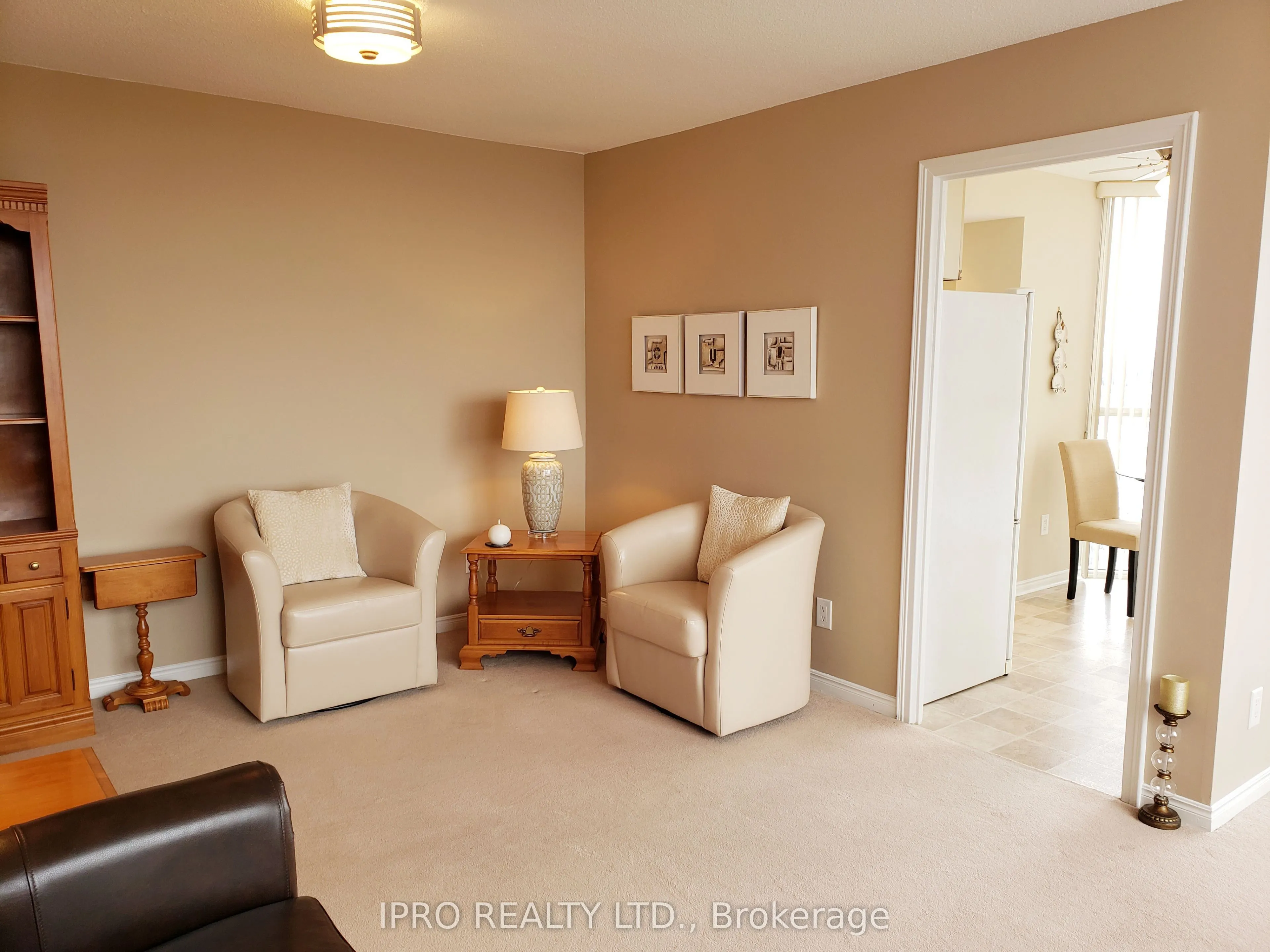 1360 Rathburn Road E, #808