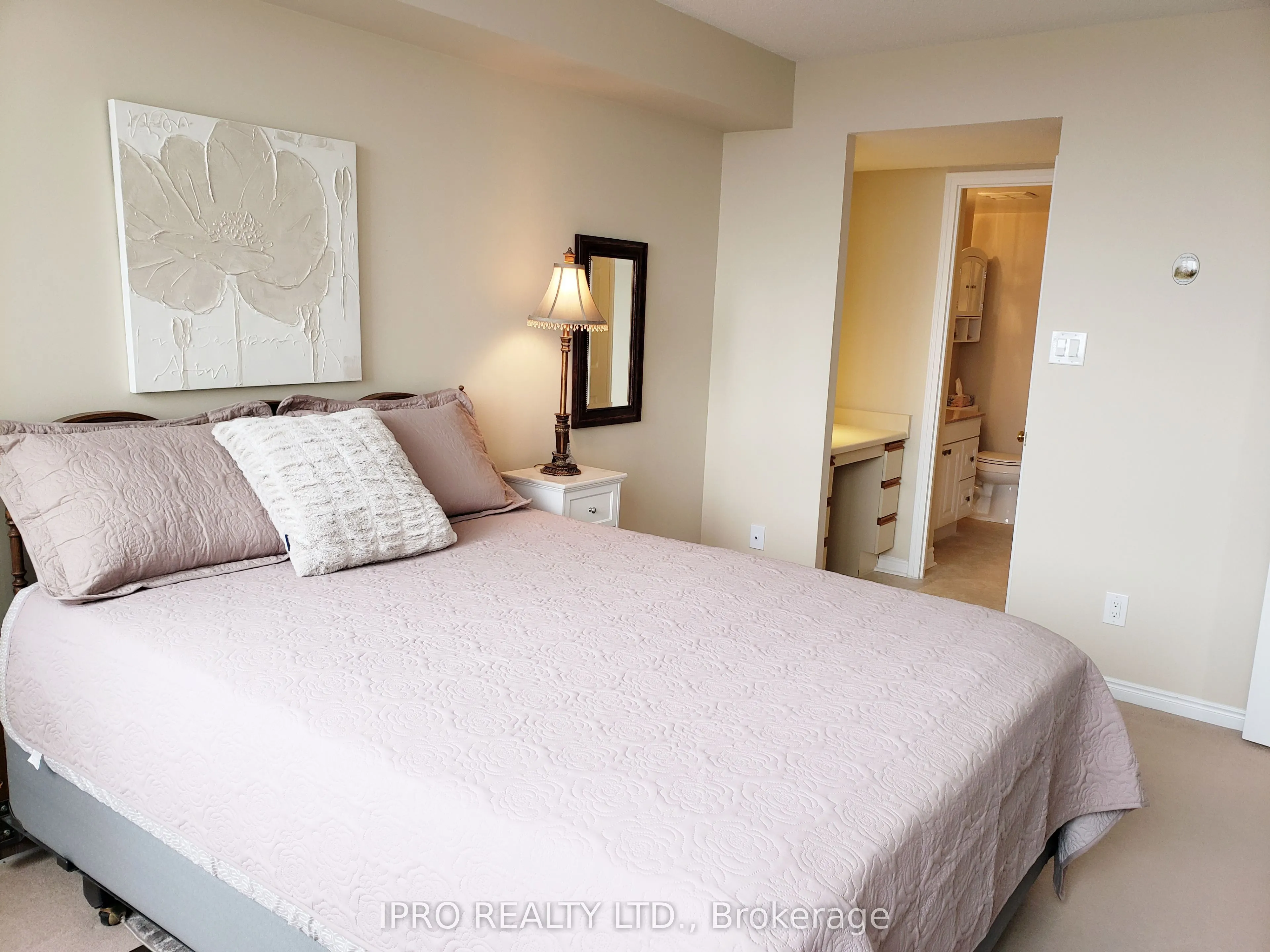 1360 Rathburn Road E, #808
