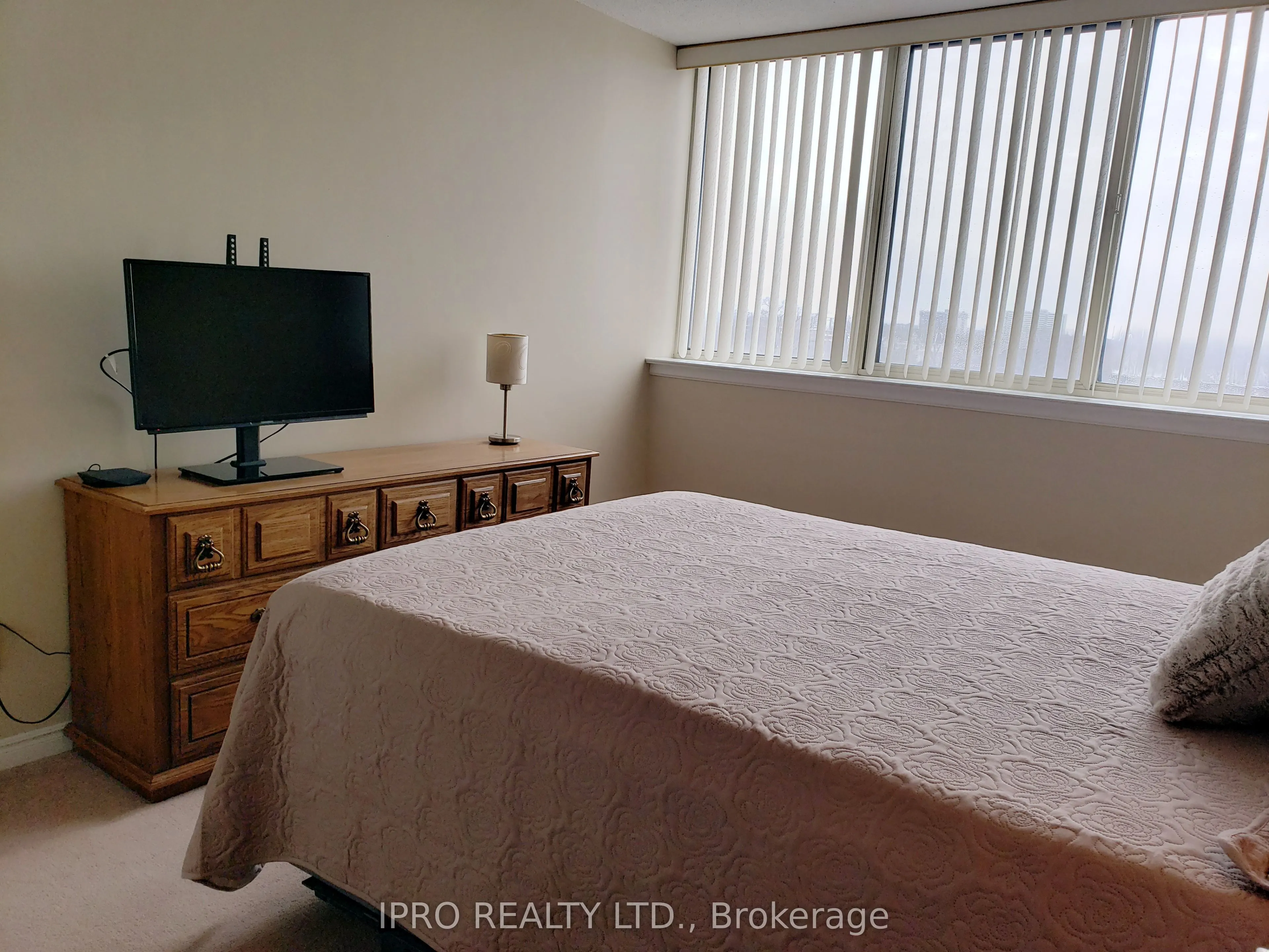 1360 Rathburn Road E, #808