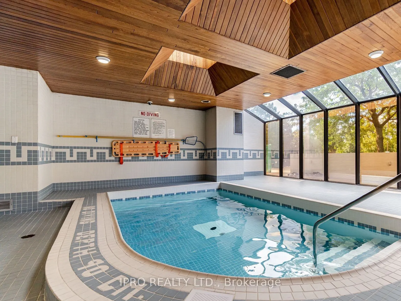 1360 Rathburn Road E, #808