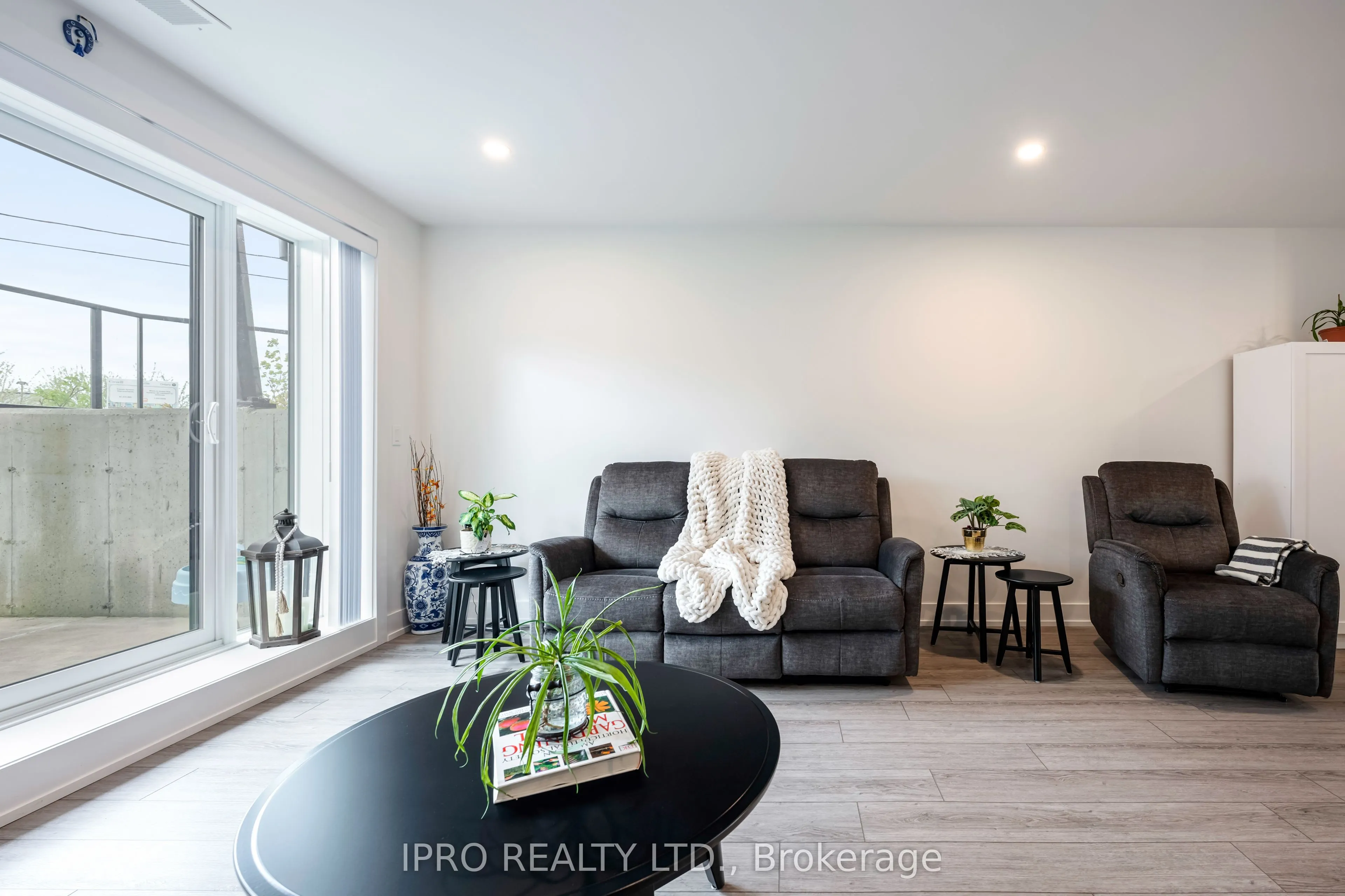17 Centre Street, #104