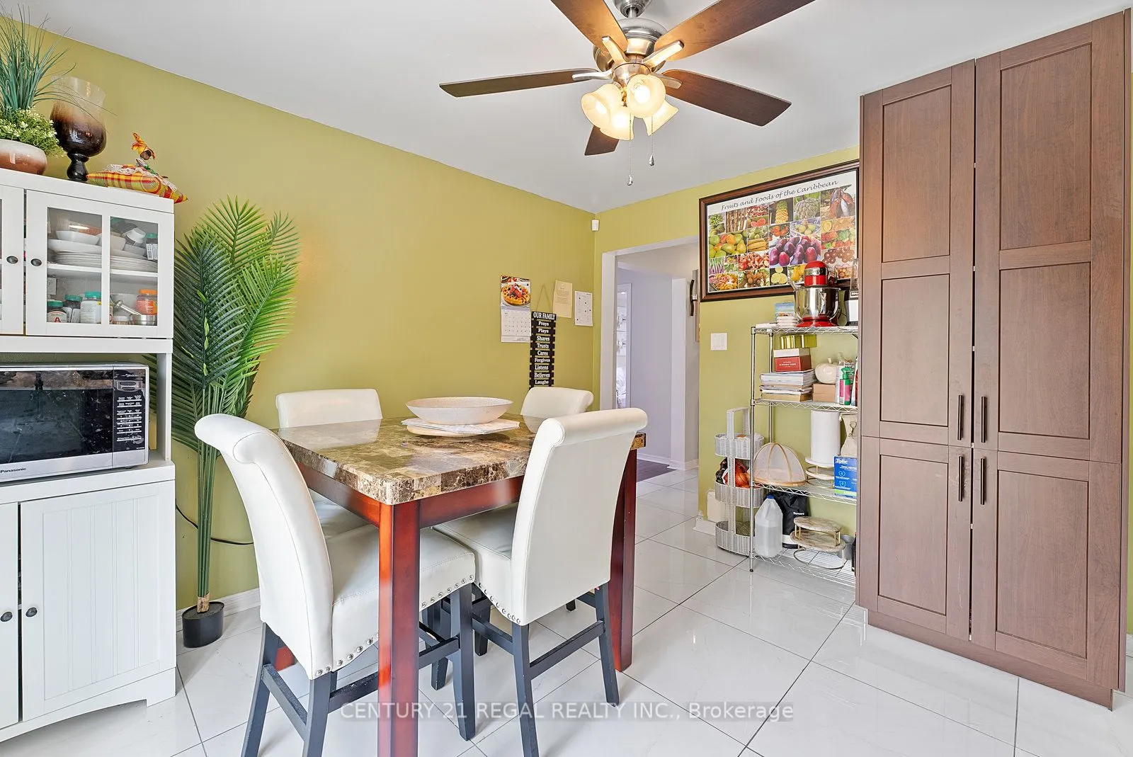 97 Hinchley Wood Grove