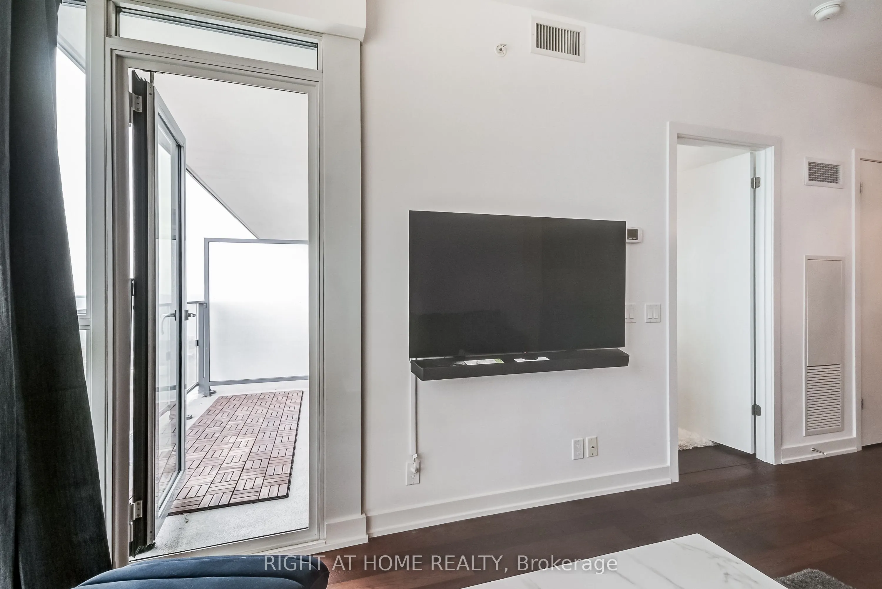 2212 Lake Shore Boulevard W #2710