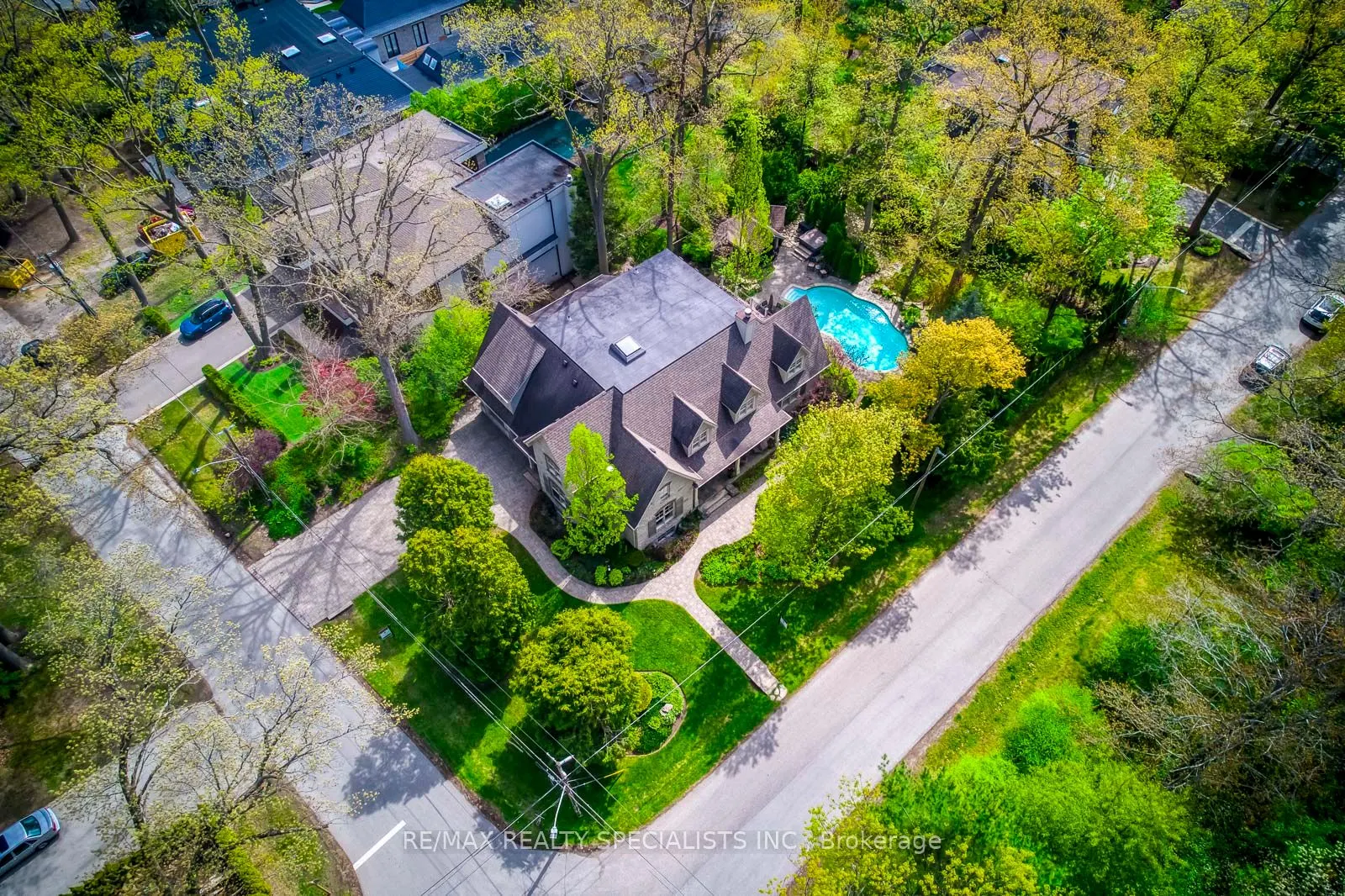 1199 Whiteoaks Avenue