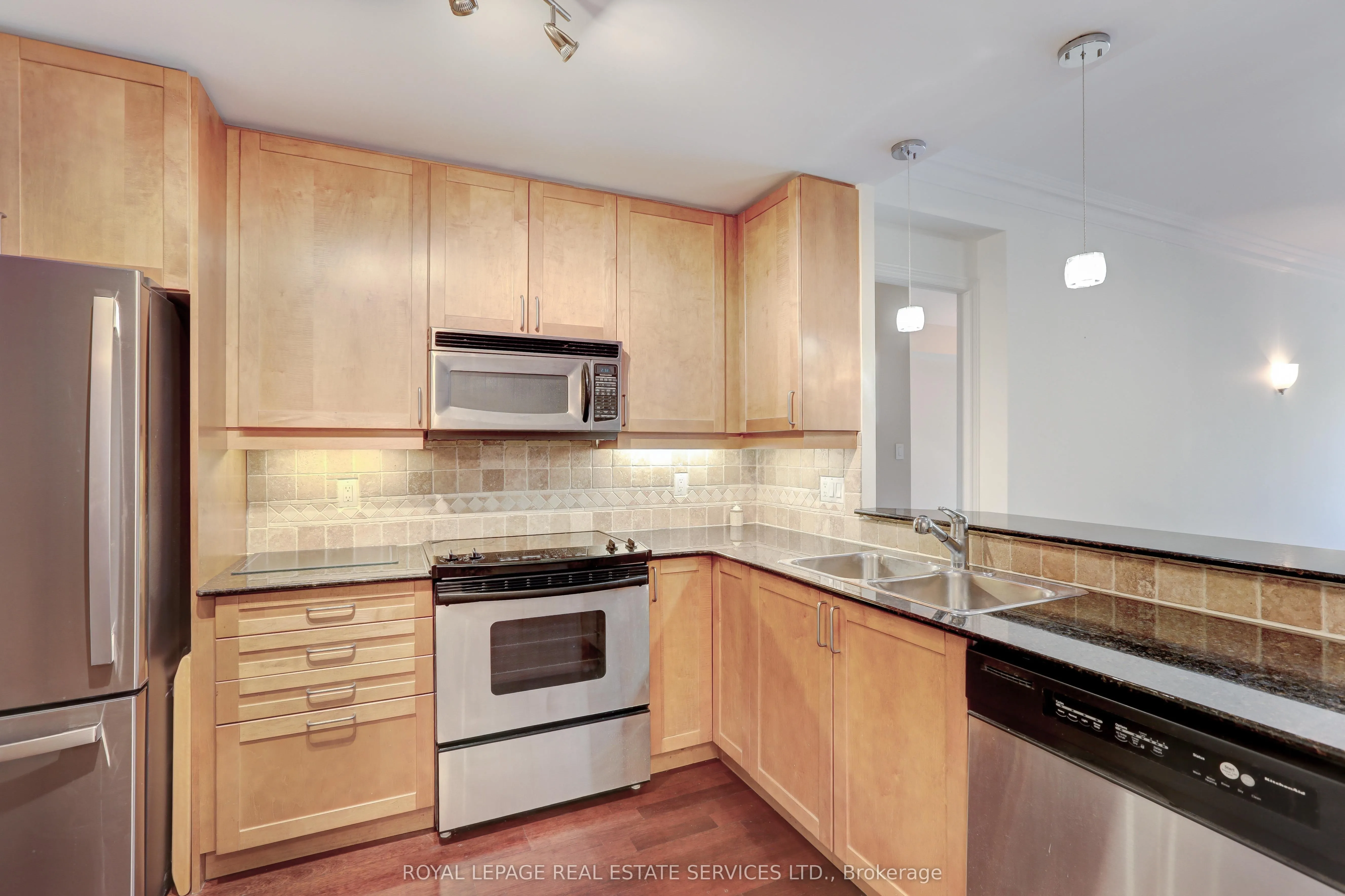 3085 Bloor Street W, #303