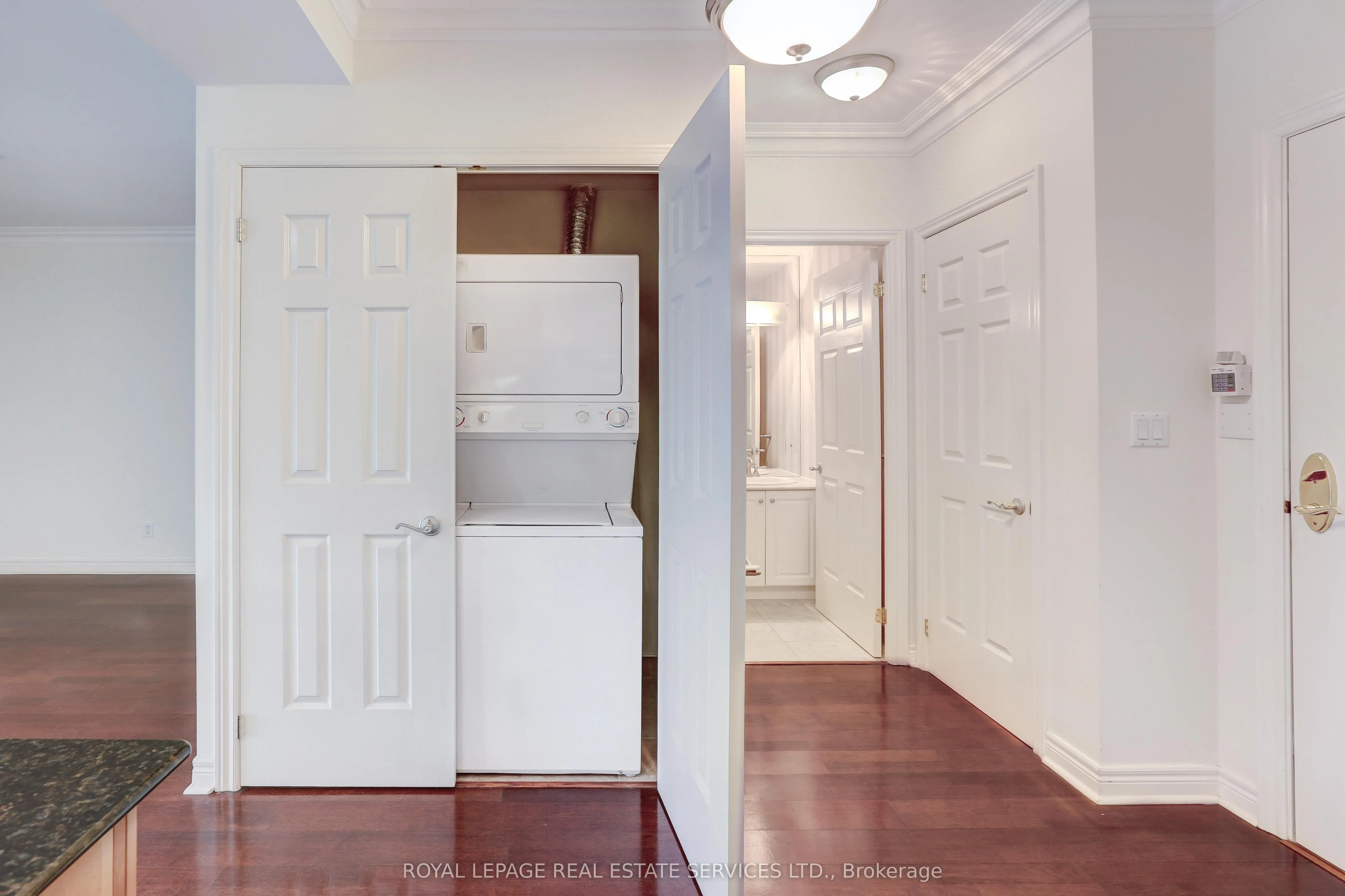 3085 Bloor Street W, #303