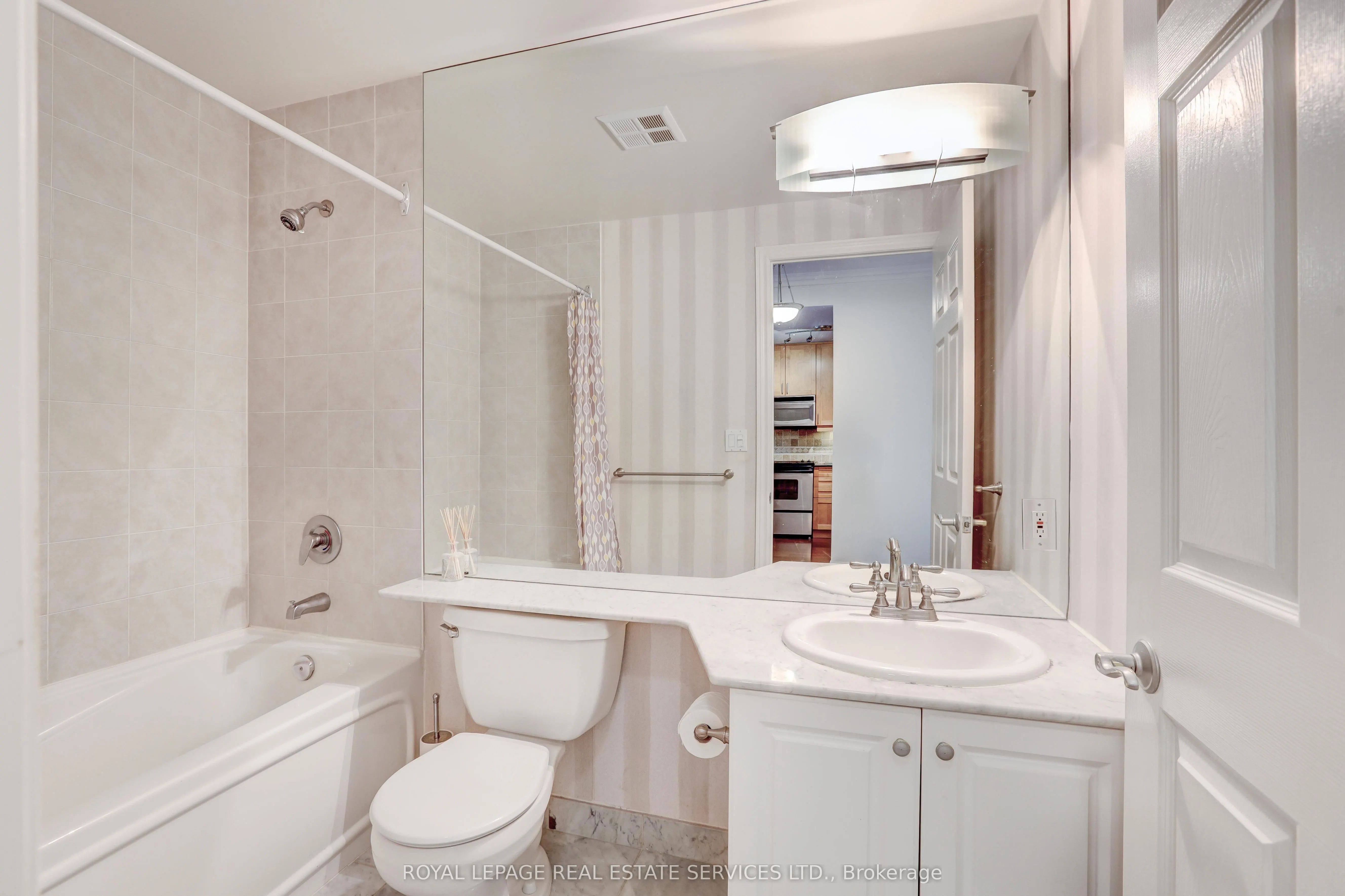 3085 Bloor Street W, #303