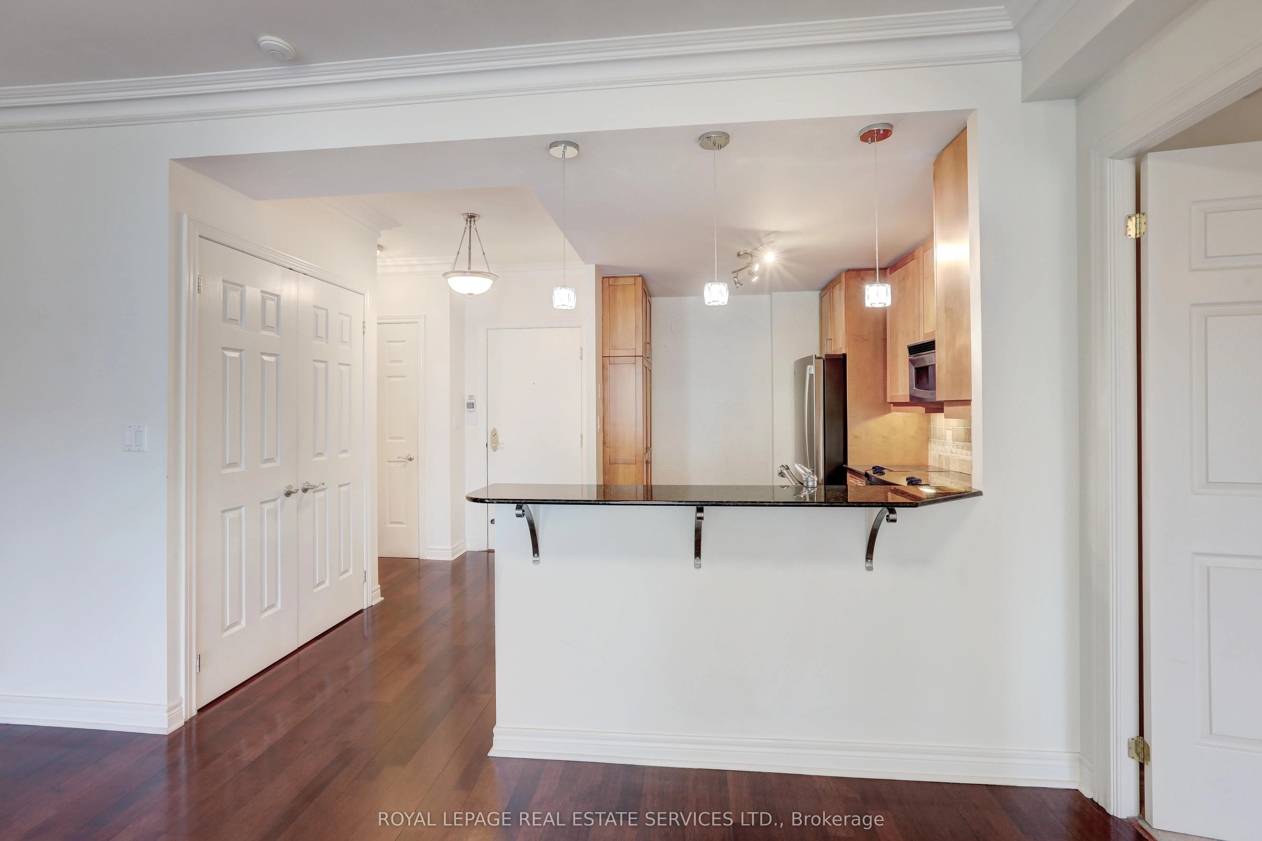 3085 Bloor Street W, #303