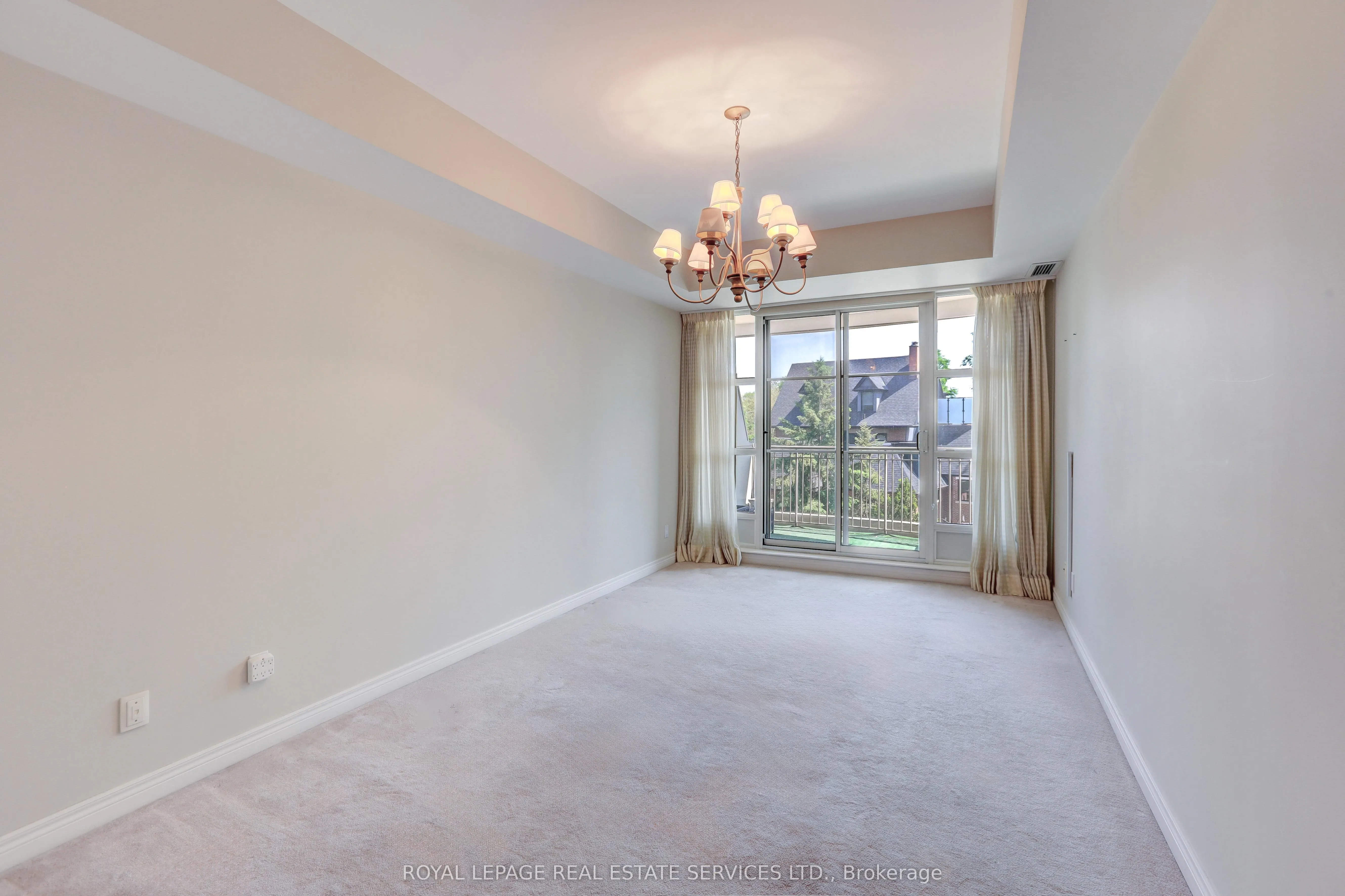 3085 Bloor Street W, #303