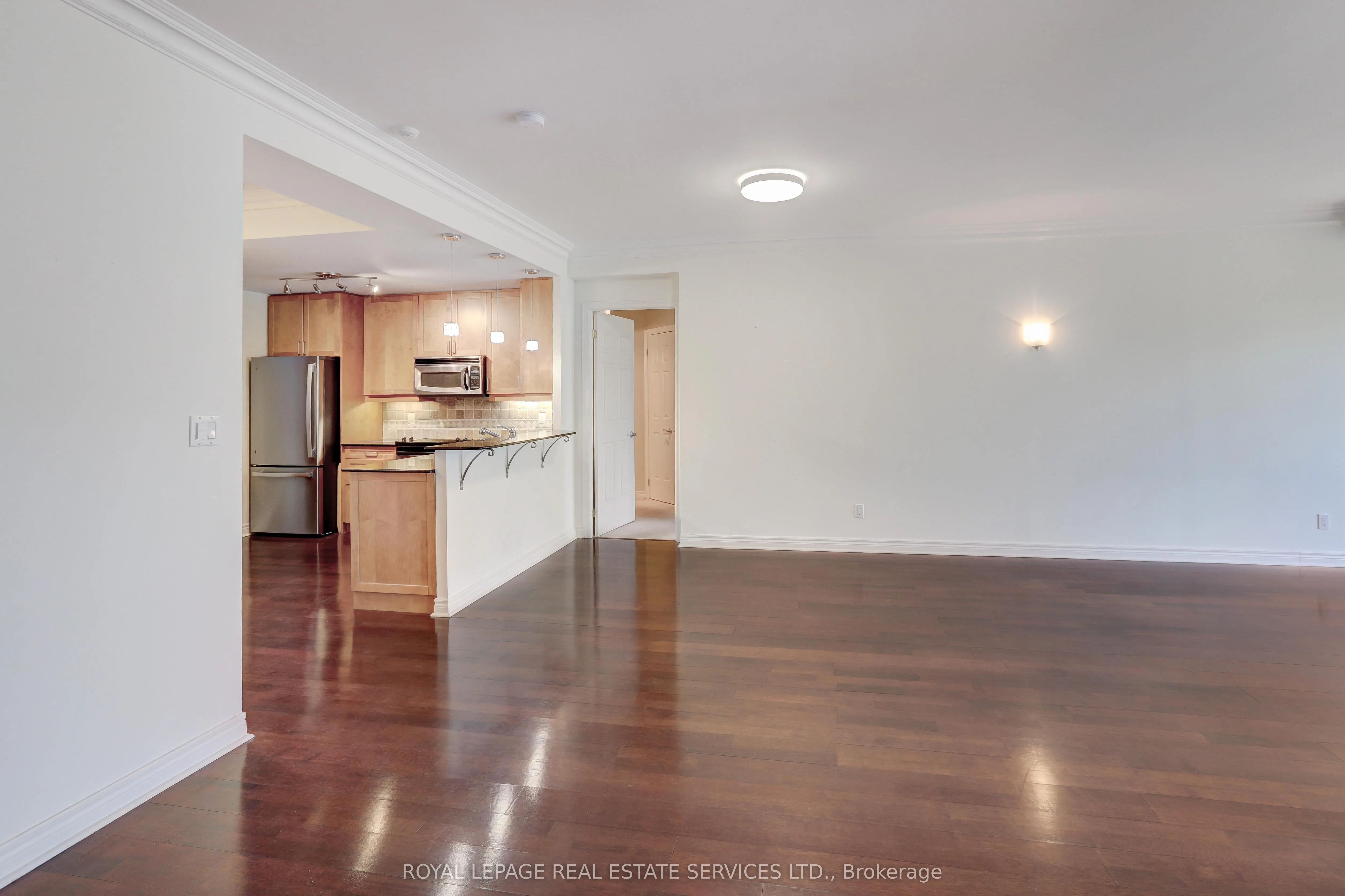 3085 Bloor Street W, #303