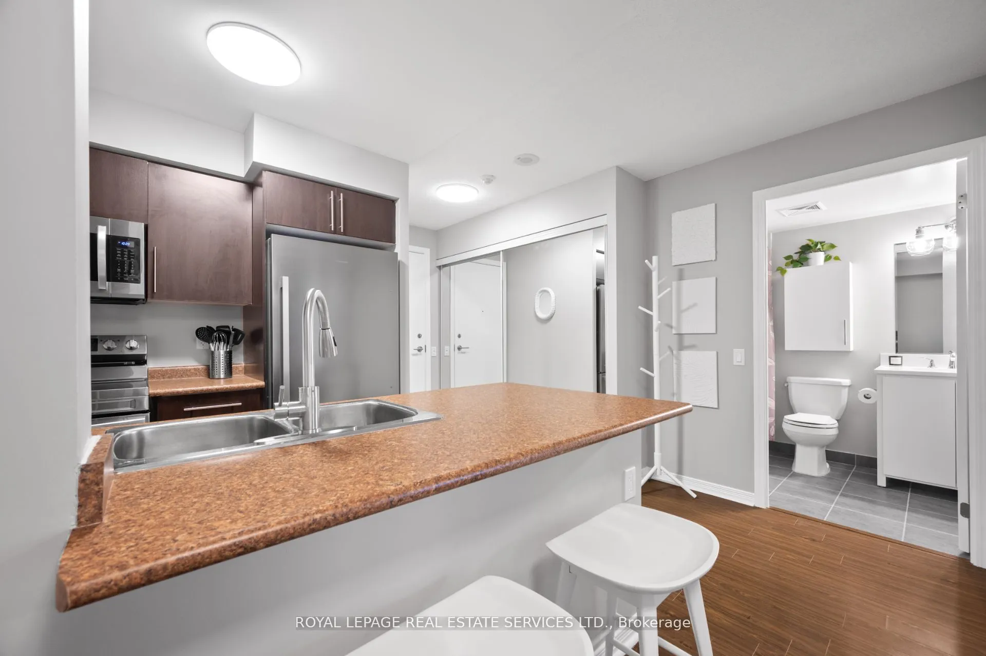 60 Heintzman Street #834