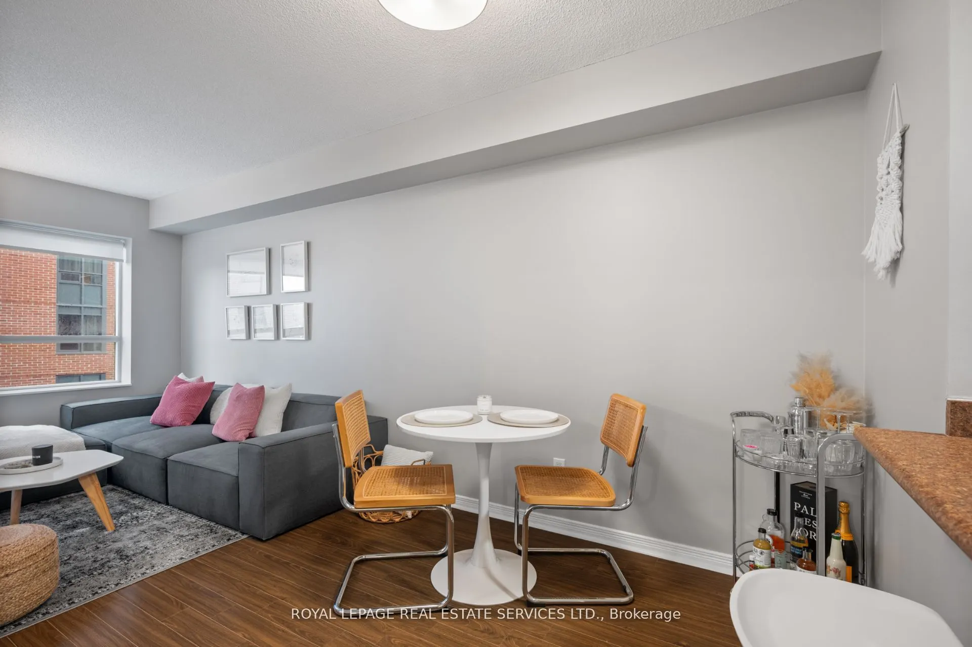 60 Heintzman Street #834