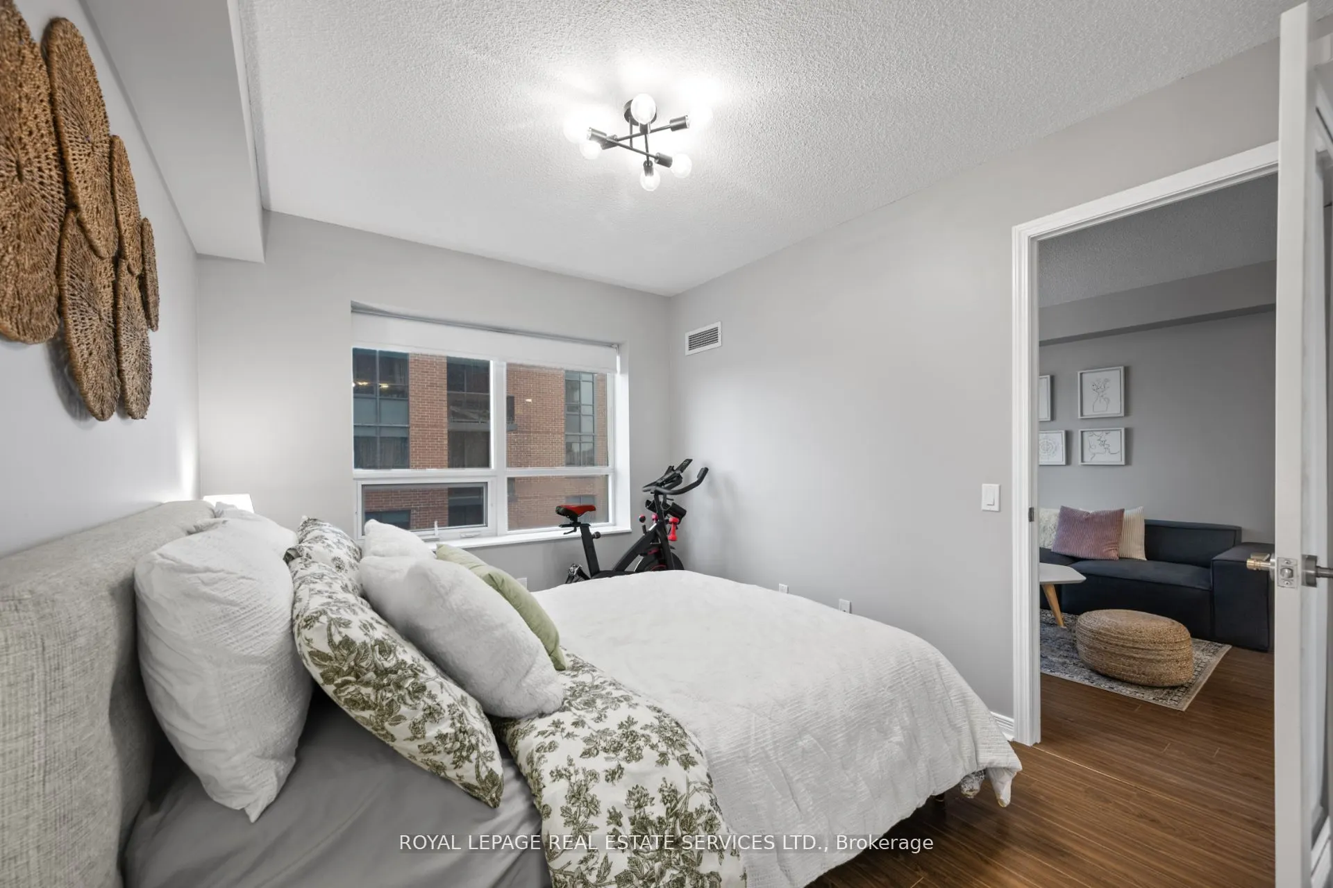 60 Heintzman Street #834