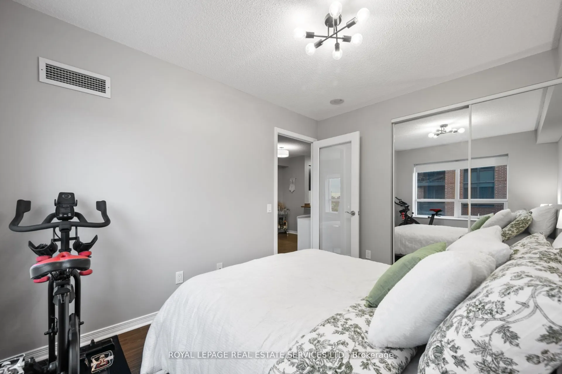 60 Heintzman Street #834